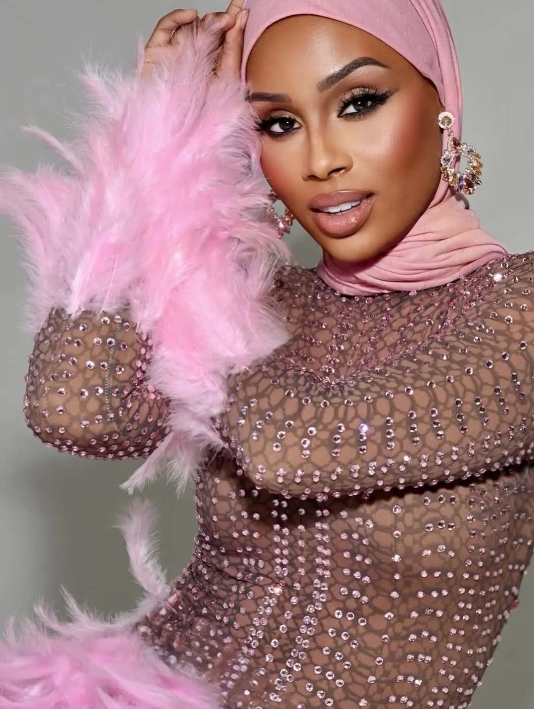 Kisah Inspiratif MonaLesa Brackett  Finalis Berhijab Pertama yang Catat Sejarah di Miss USA 2025