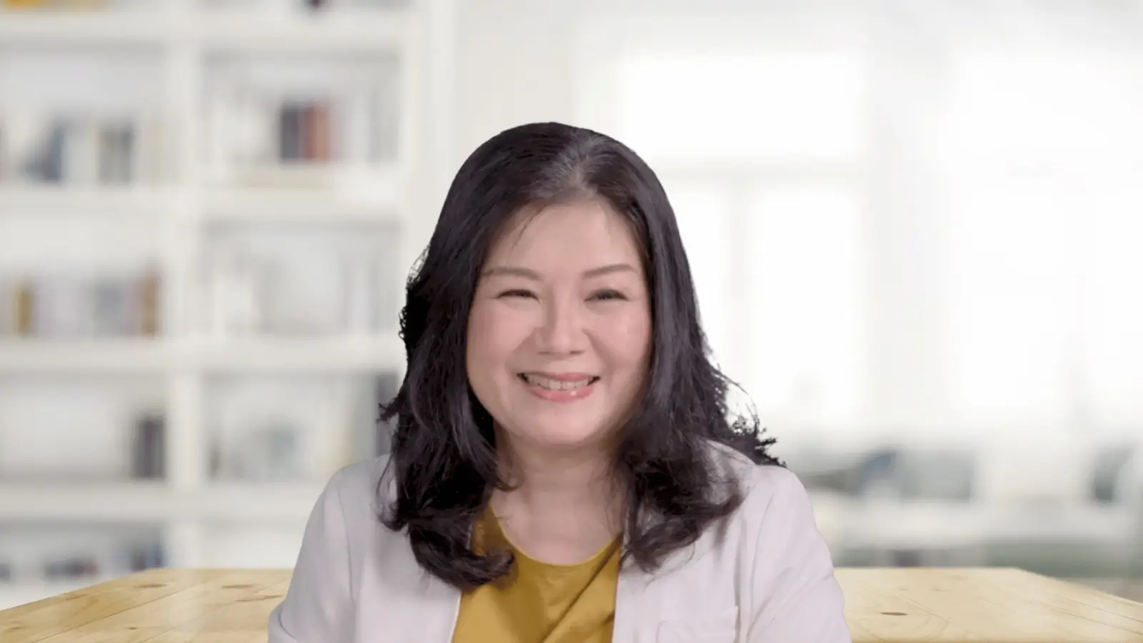 dr. Tan Shot Yen (Foto: Tangkapan layar YouTube/UNICEF Indonesia, diedit dengan Canva Pro) 