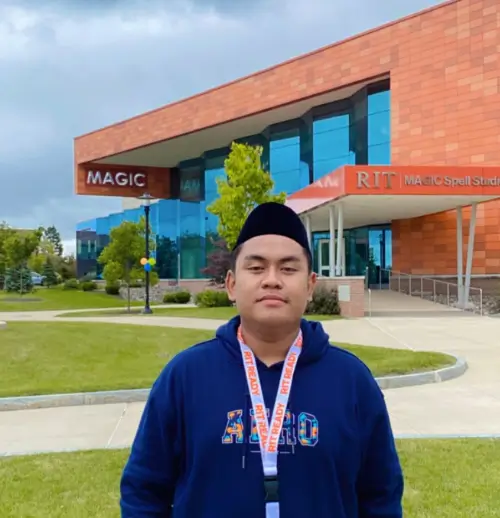 Santri Modern Penuh Prestasi di Kancah Global  Ini Kisah Khoirul Adib Sang  Santri Inspiratif