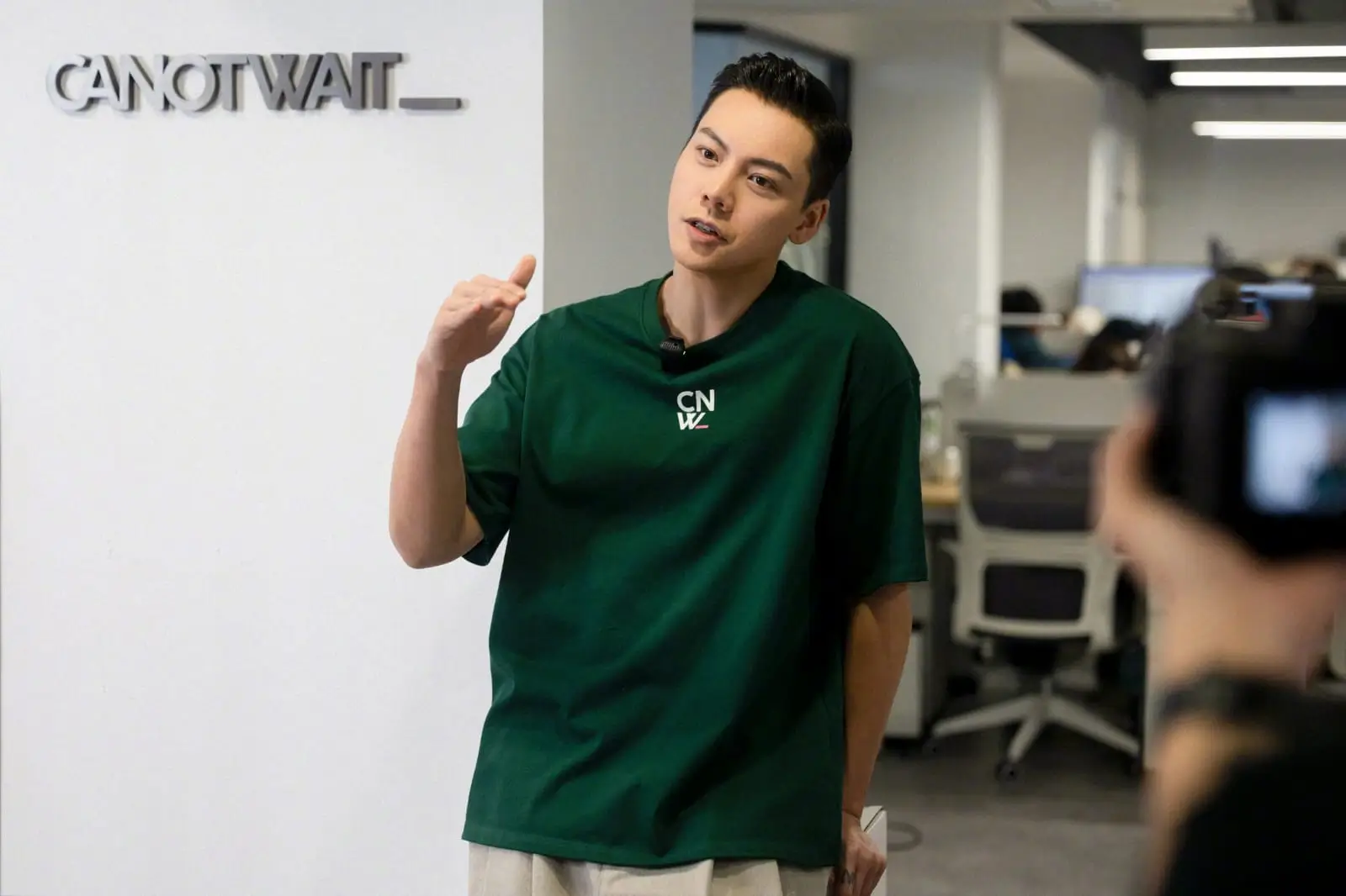 Pesona William Chan  Aktor Multitalenta yang Jadi Suami Zhao Lusi di Love   s Ambition