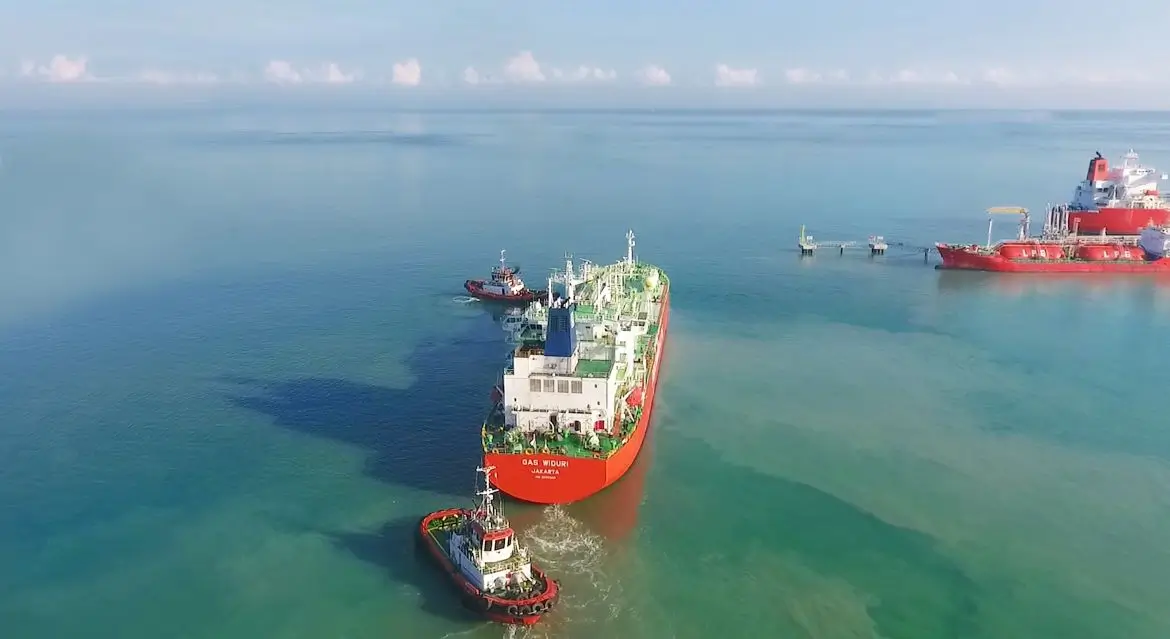 Selama satu tahun Pemerintahan Prabowo-Gibran, Pertamina memperkuat armada distribusi untuk mendukung ketahanan energi, dengan 4 kapal tanker gas raksasa ramah lingkungan. (Foto: Dok. Pertamina)