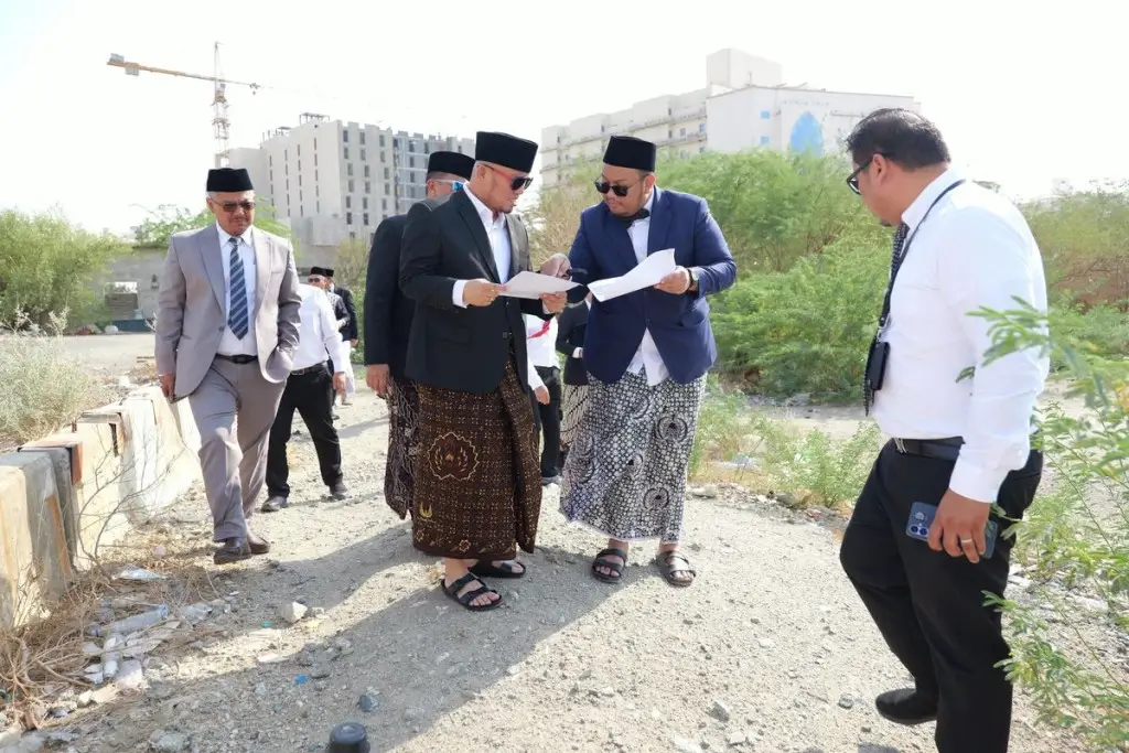 Wamenhaj meninjau salah satu lokasi yang ditawarkan oleh Kerajaan Arab Saudi untuk dijadikan Kampung Haji Indonesia di Mekkah. (Foto: himpuh.or.id)
