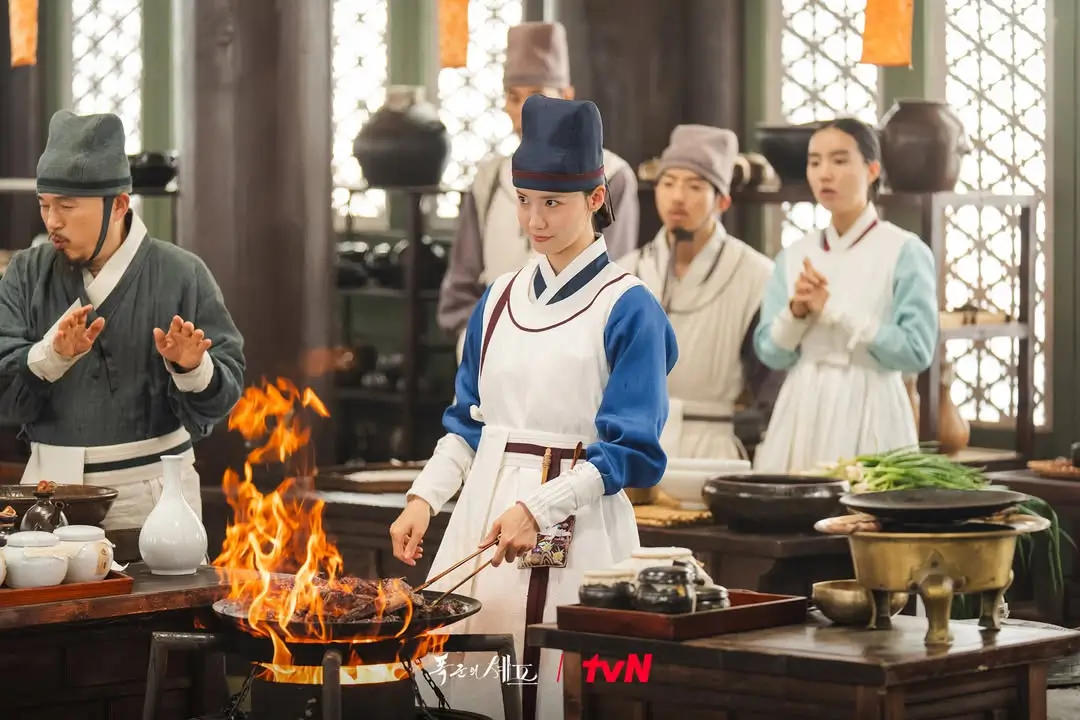 Yoona sebagai Yeon Ji-yeong dalam Bon Appetite, Your Majesty (Foto: instagram.com/tvn_drama)