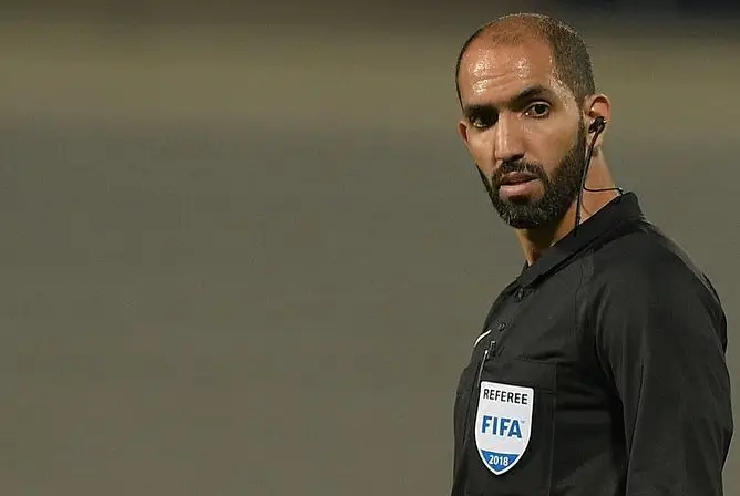 Wasit asal Kuwait, Ahmad Al-Ali, untuk memimpin laga Timnas Arab Saudi kontra Timnas Indonesia. Foto: Facebook Ahmad Al-Ali 