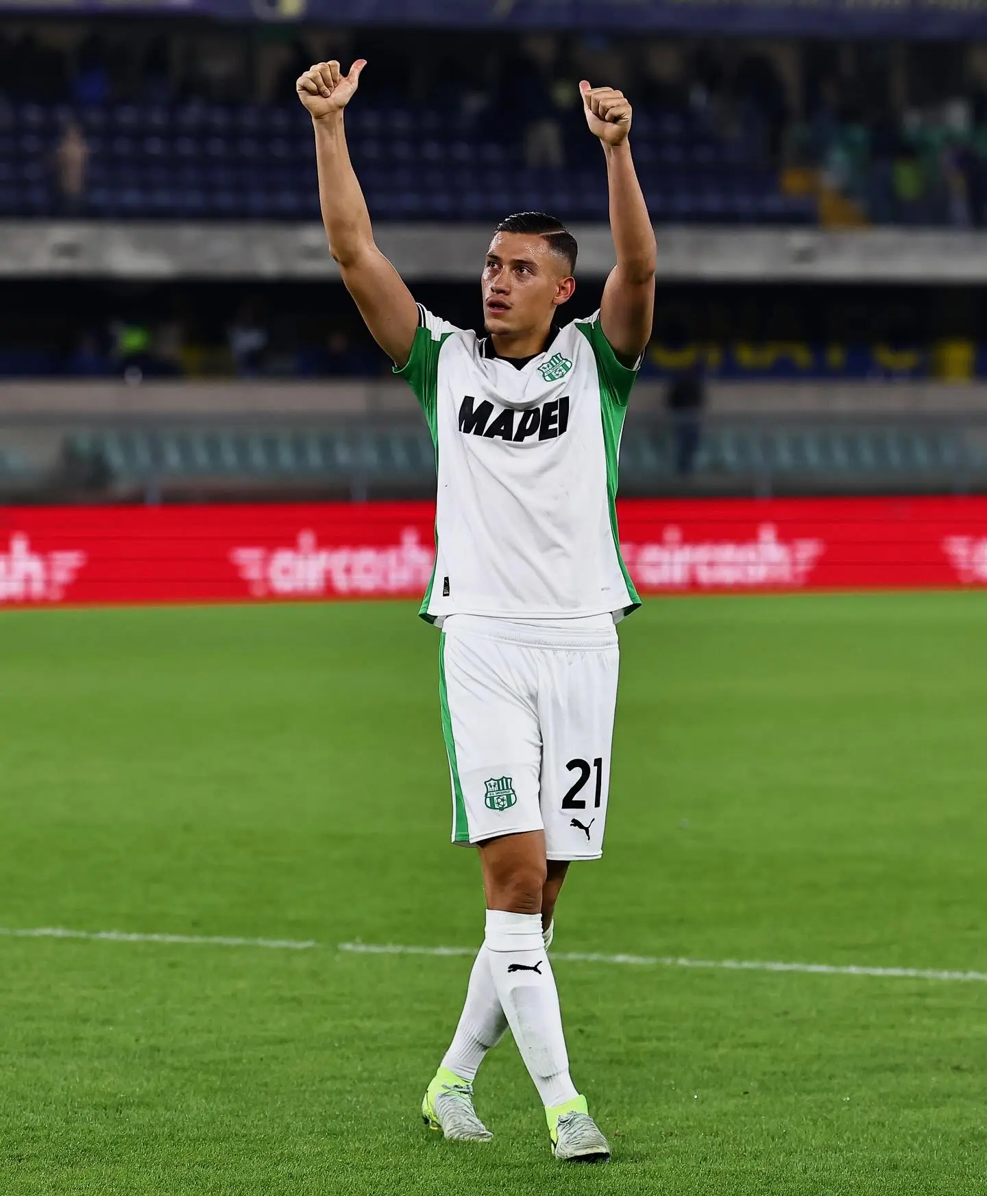 Jay Idzes bermain tangguh untuk Sassuolo. (Foto: Instagram Jay Idzes)