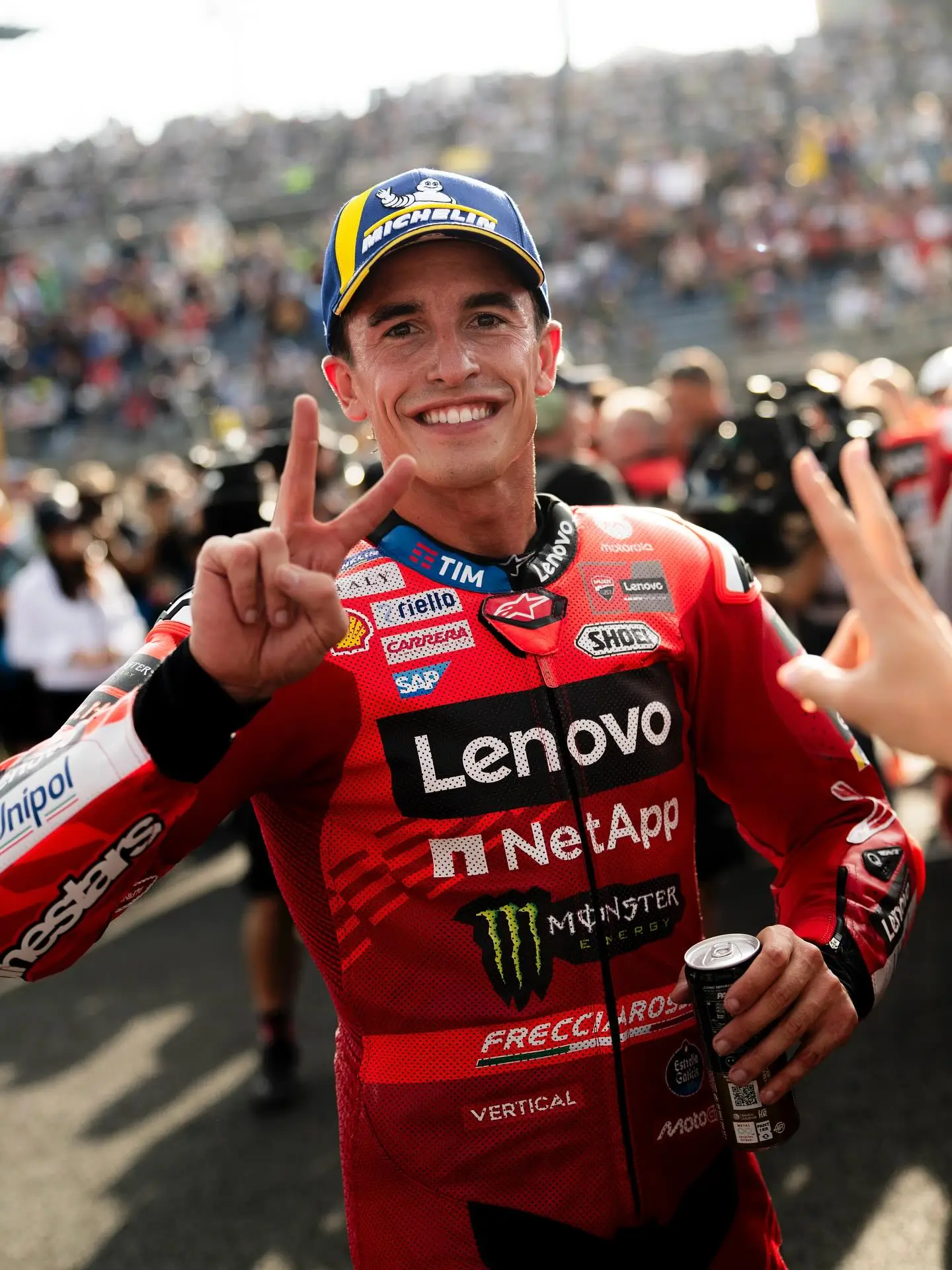 Drama MotoGP Indonesia di Mandalika  Kemenangan Pertama Pembalap 20 Tahun  Marc Marquez Patah Tulang Kanan
