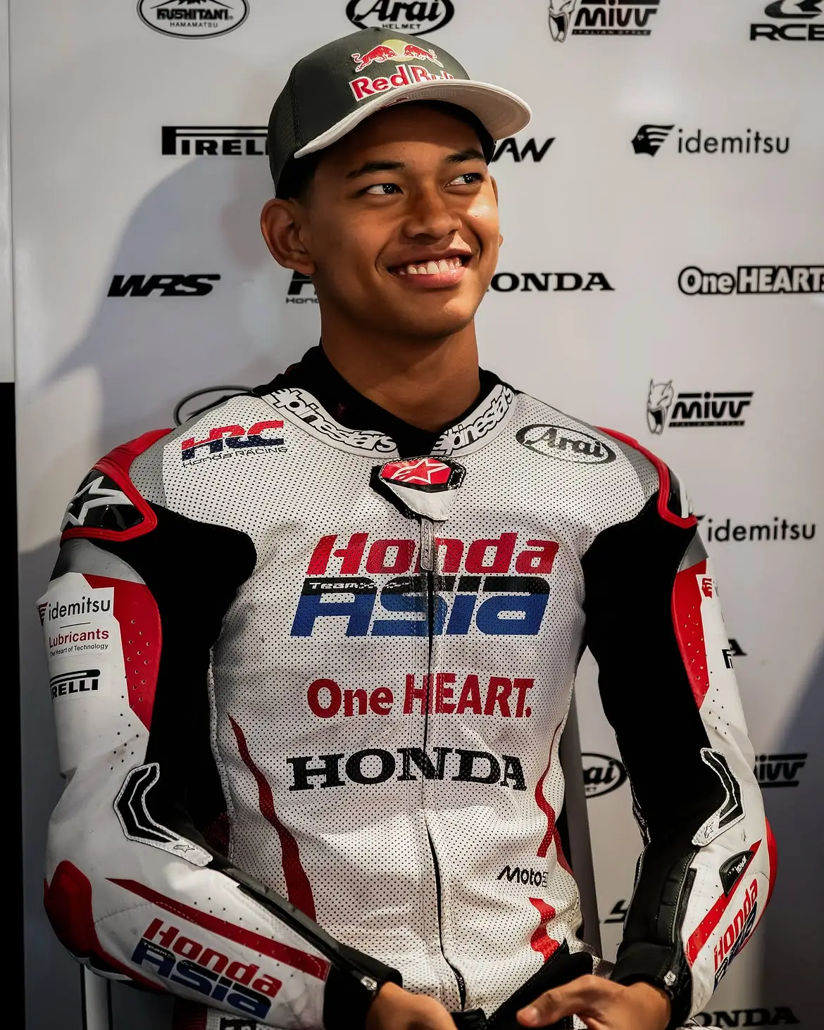 Veda Ega menyalip Hakim Danish di Moto3 Jepang 2026. Foto Instagram Veda Ega.