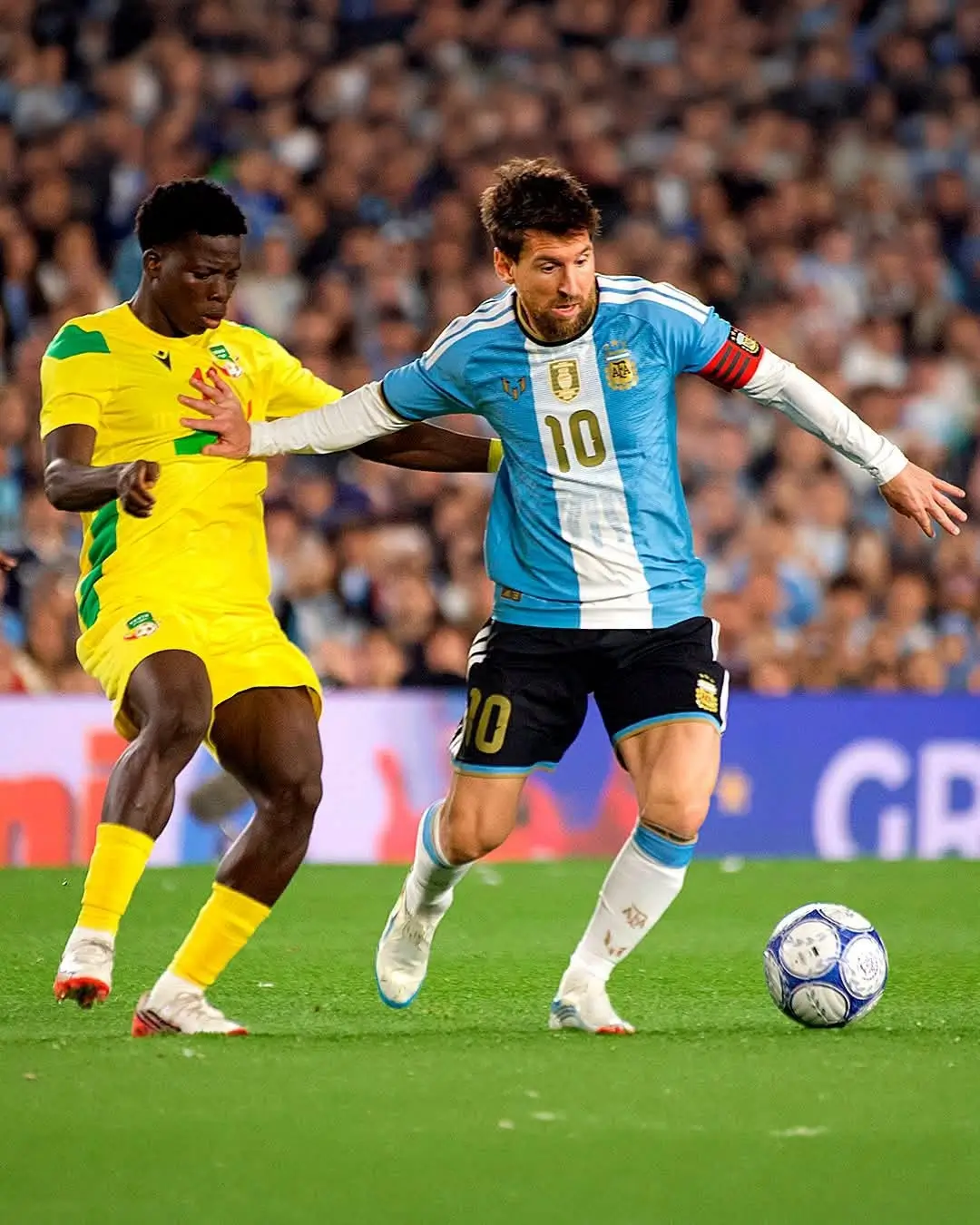 Timnas Benin tidak mendapatkan kesempatan untuk bertukar jersey dan berfoto dengan Lionel Messi. Foto Federasi Sepak Bola Benin.