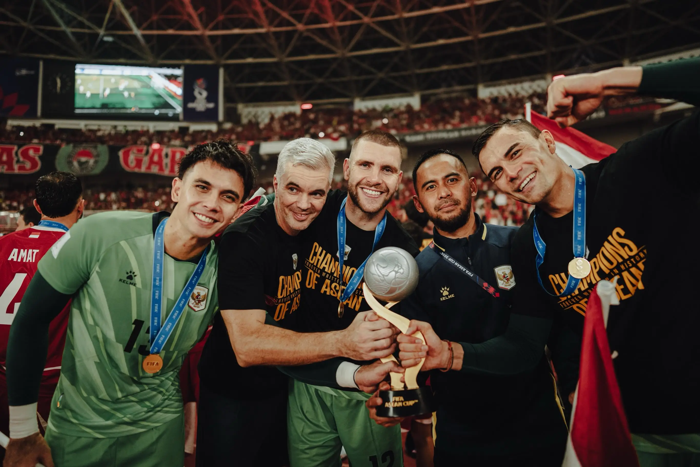 Kiper Persija Jakarta, Nadeo Argawinata, membagikan pengalamannya berada dalam satu tim dengan dua penjaga gawang Timnas Indonesia yang berkarier di Eropa, Emil Audero dan Maarten Paes. Foto Instagram Emil Audero.