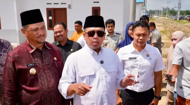 Menteri ATR/BPN, Nusron Wahid (tengah). (Foto: Instagram/nusronwahid)