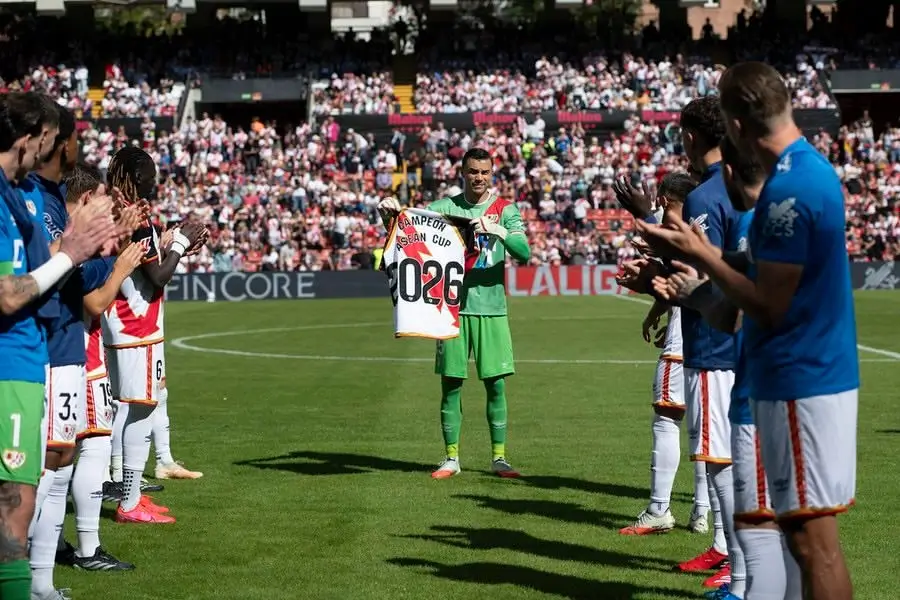Emil Audero dapat penghormatan dari Rayo Vallecano. Foto Instagram Rayo Vallecano.