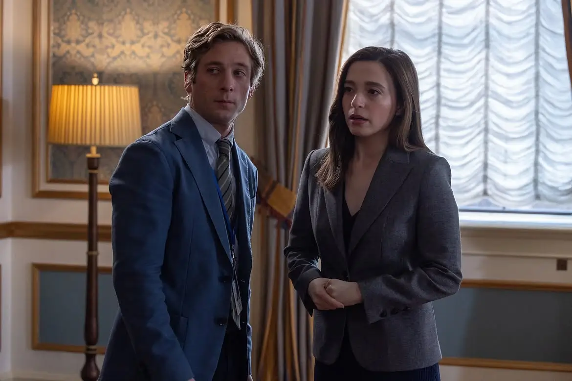 Foto: Jeremy Allen White sebagai Jeff Horwitz dan Mikey Madison sebagai Frances Haugen dalam ‘The Social Reckoning’ (Instagram/@thesocialreckoning)