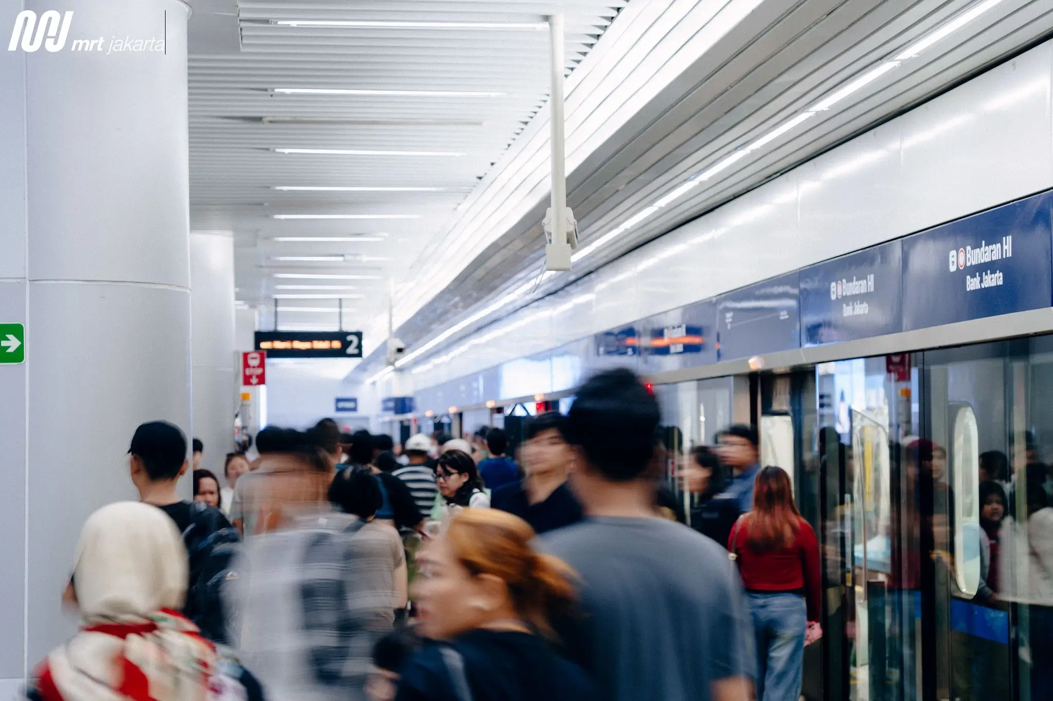 Para pencari kerja di Jakarta bisa menggunakan transportasi umum yang dikelola Pemerintah Provinsi (Pemprov) DKI Jakarta mulai 1 Januari 2027. (Foto: jakartamrt.co.id)