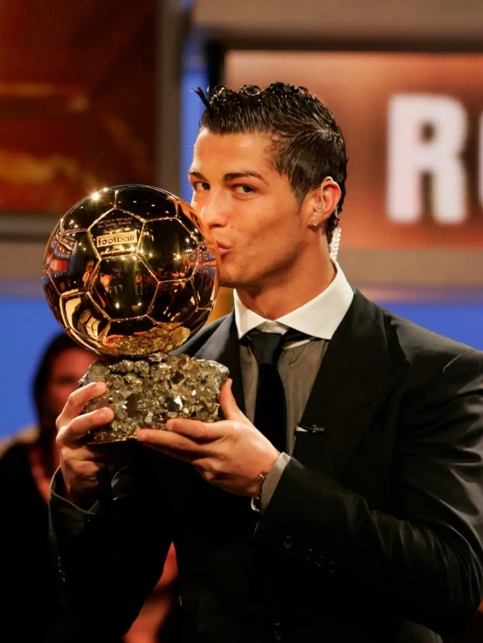 Cristiano Ronaldo kembali mengungguli Lionel Messi setelah keberhasilannya meraih Ballon d'Or 2008 terpilih sebagai kemenangan terbaik sepanjang masa. Foto Instagram Cristiano Ronaldo.