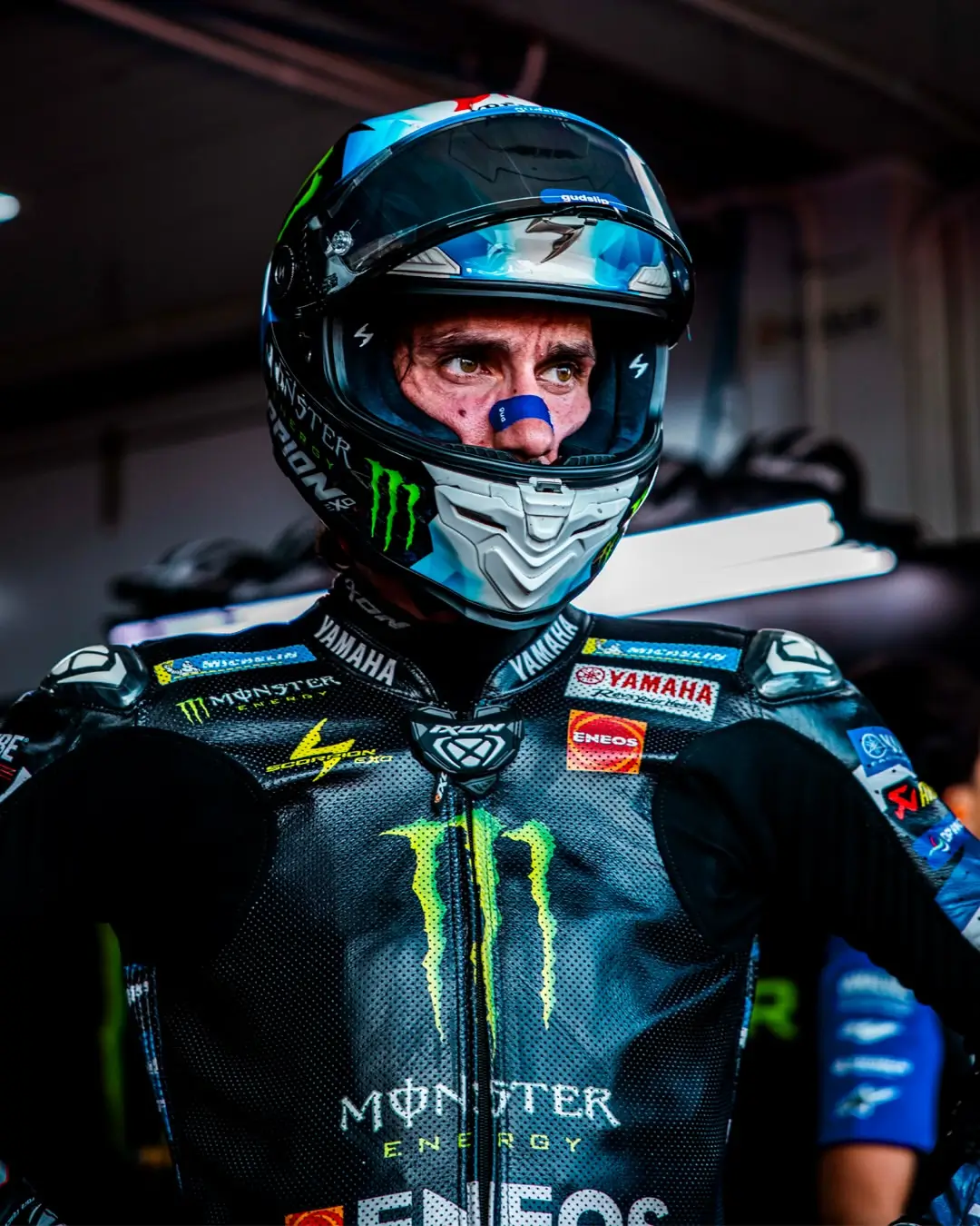 Pembalap Yamaha, Alex Rins, menjadi perhatian setelah sebuah video yang beredar di media sosial memperlihatkan dirinya diduga mengacungkan jari tengah ke arah sejumlah marshal. Foto Instagram Alex Rins.
