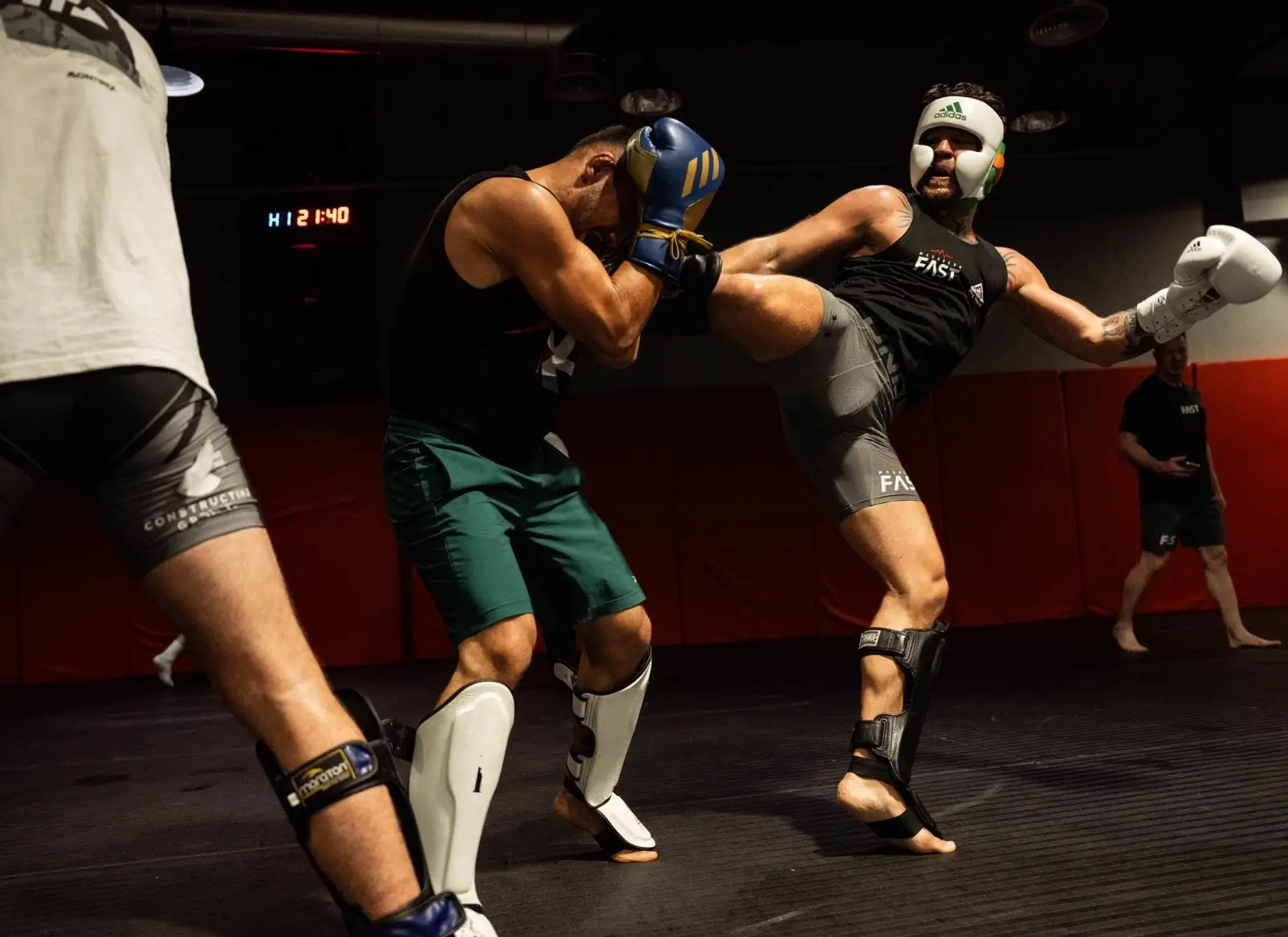 Conor McGregor (kanan) mengunggah aktivitasnya berlatih tarung bebas demi bisa kembali bertarung di octagon UFC (Foto: X - Conor McGregor)