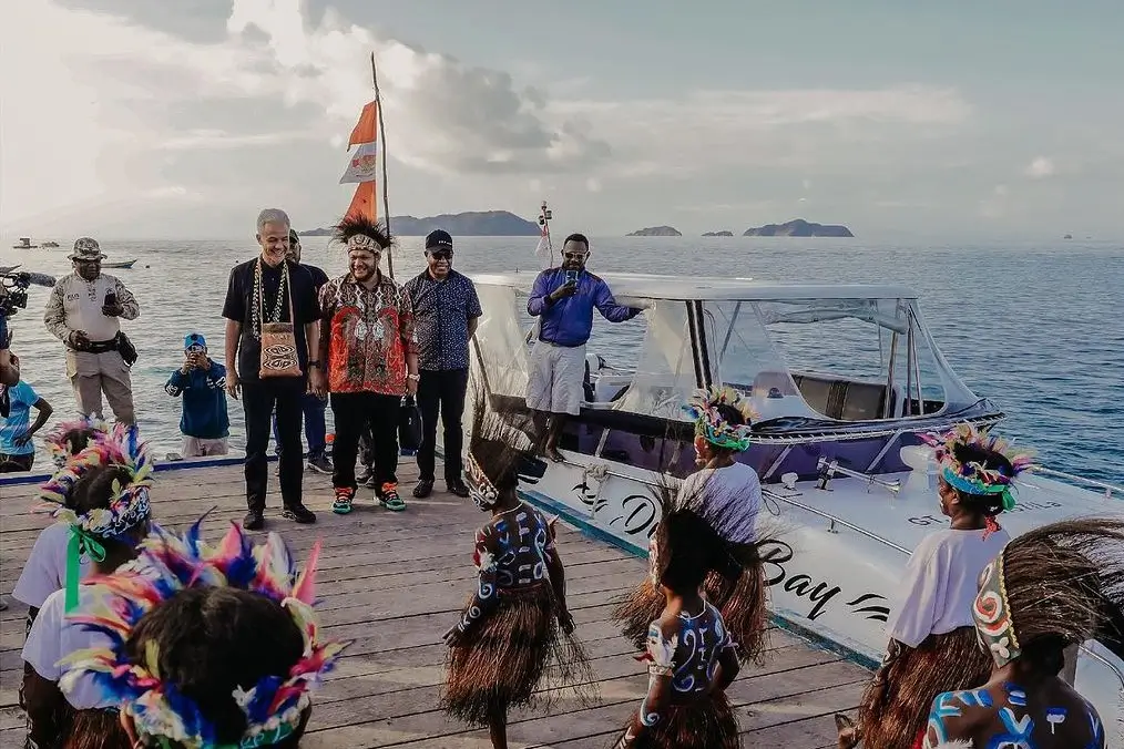 Ganjar Pranowo saat mengunjungi Raja Ampat, Papua. (Foto: Instagram/ganjar_pranowo)