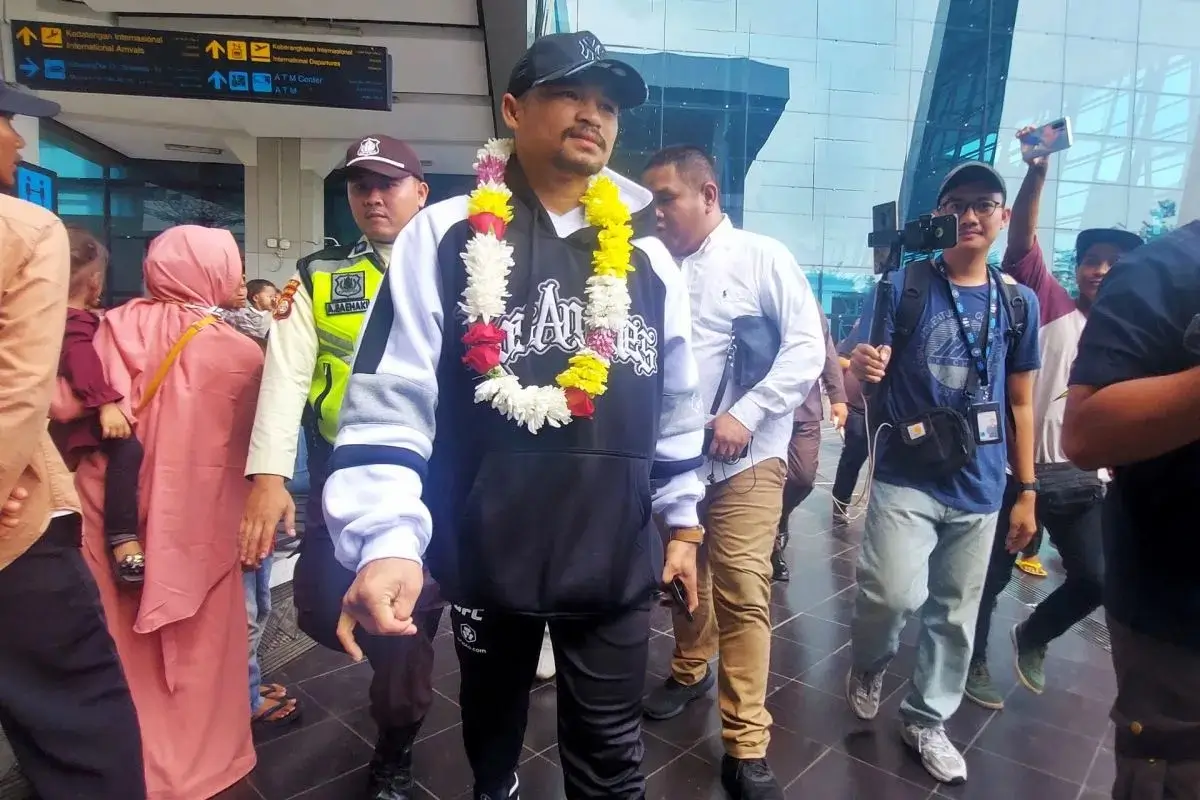 Petarung Indonesia yang bertarung di UFC, Jeka Saragih, tiba di Tanah Air pada Rabu (22/11/2023) (Foto: Antara)