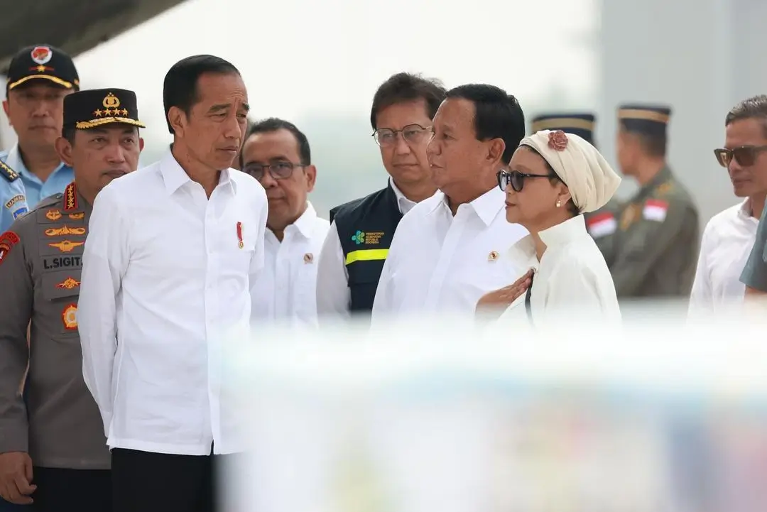 Jokowi Lepas Bantuan 51 Ton untuk Palestina  Prabowo Siapkan Kapal RS menuju Gaza