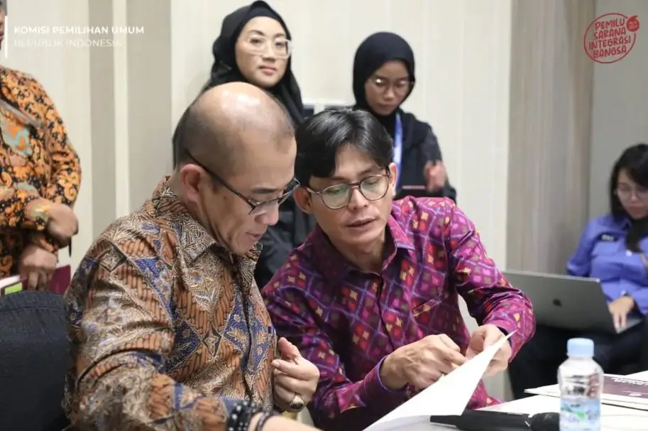 Ketua KPU RI Hasyim Asy’ari dan Anggota KPU RI August Mellaz. (Foto: Instagram/kpu_ri)
