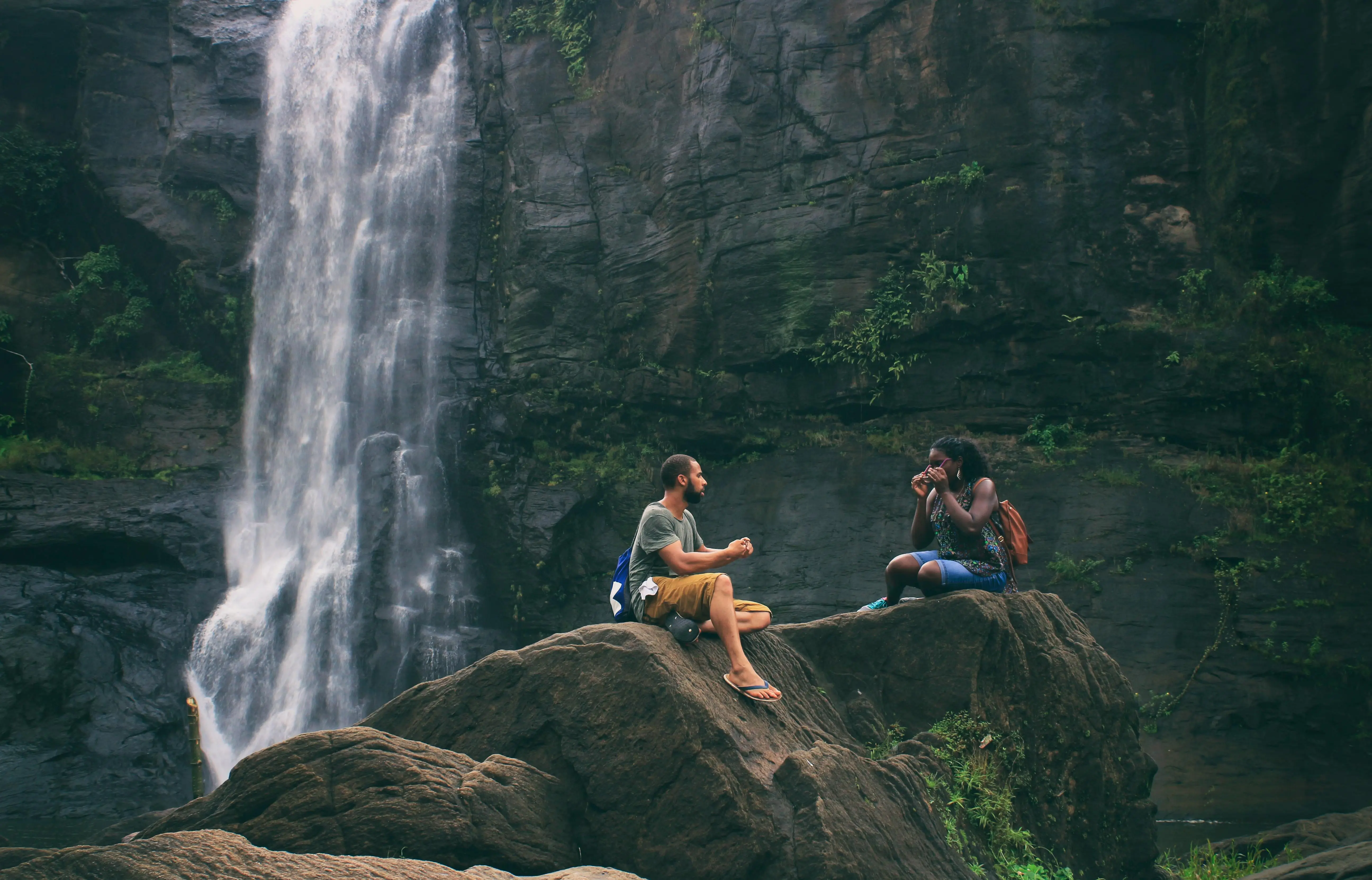 Ilustrasi traveling bersama. (Foto: Unsplash/Nandhu Kumar)