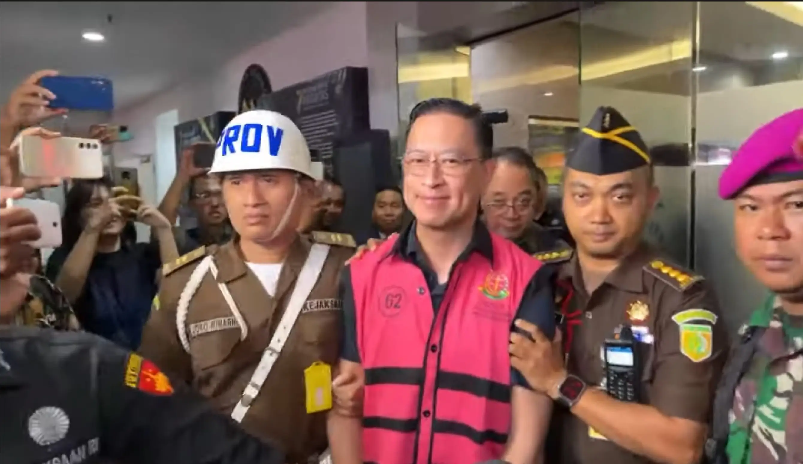 Penangkapan Mantan Menteri Perdagangan, Tom Lembong terkait dugaan kasus korupsi impor gula. (Foto: Tangkapan layar YouTube/Kejaksaan RI)