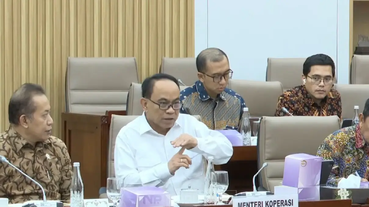 Rieke Diah Pitaloka    Oneng    Singgung Keras Pinjol dan Judol  Budi Arie Sempat Izin Keluar Ruang Rapat