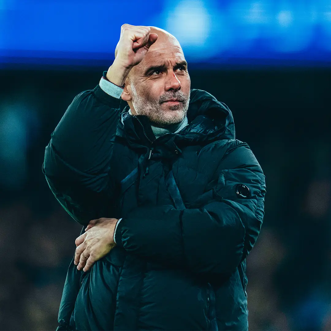 Pep Guardiola melukai diri sendiri setelah Manchester City diimbangi Feyenoord 3-3 di Etihad Stadium, Manchester pada Rabu, (27/11/2024) dini hari tadi. Foto: Istimewa
