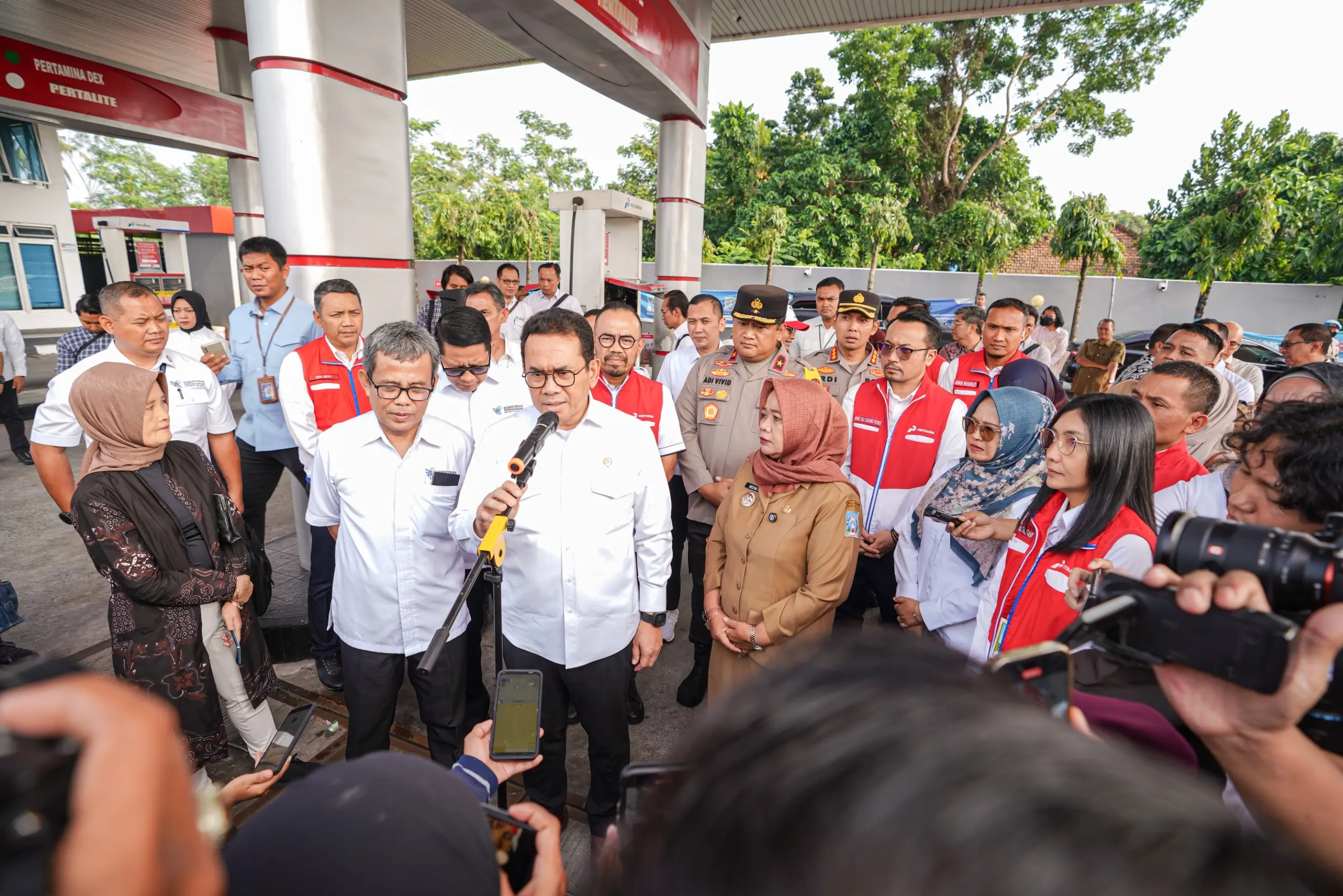 Menteri Perdagangan dan Dirut Pertamina Patra Niaga Tinjau SPBU Sleman Yang Disegel