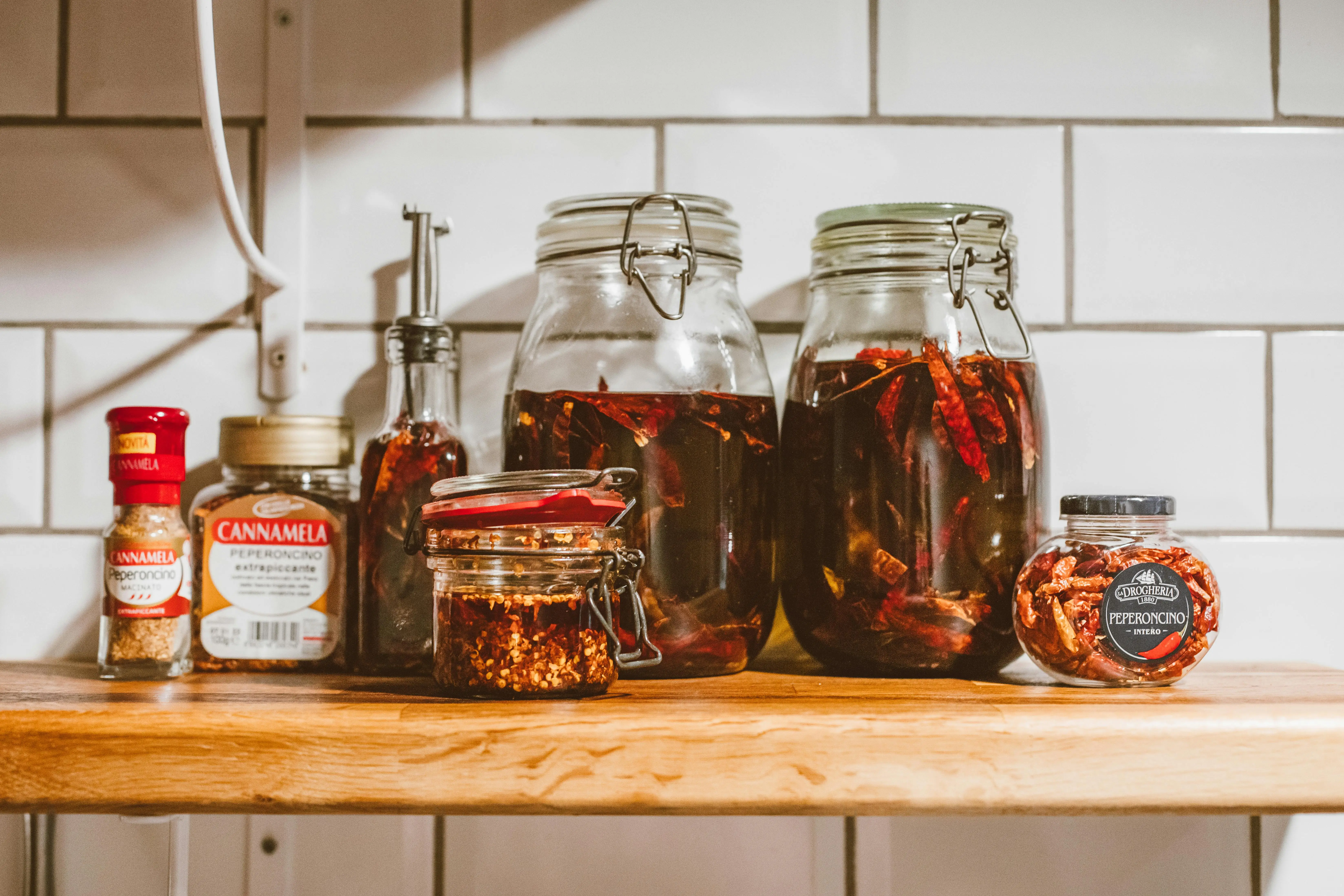 Ilustrasi chili oil. (Foto: Pexels/ROMAN ODINTSOV)