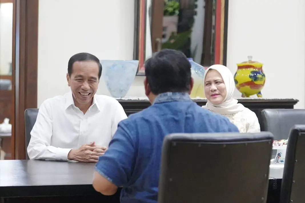 Presiden Prabowo Kunjung Kediaman Jokowi dan Makan Bersama di Angkringan Solo  Bahas Apa 