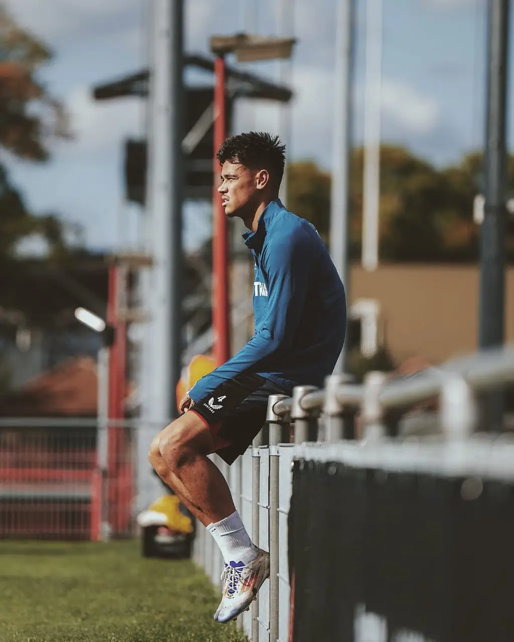 Bek Timnas Indonesia, Mees Hilgers absen ketika menghadapi Timnas Jepang dan Arab Saudi. Foto: Instagram Mees Hilgers