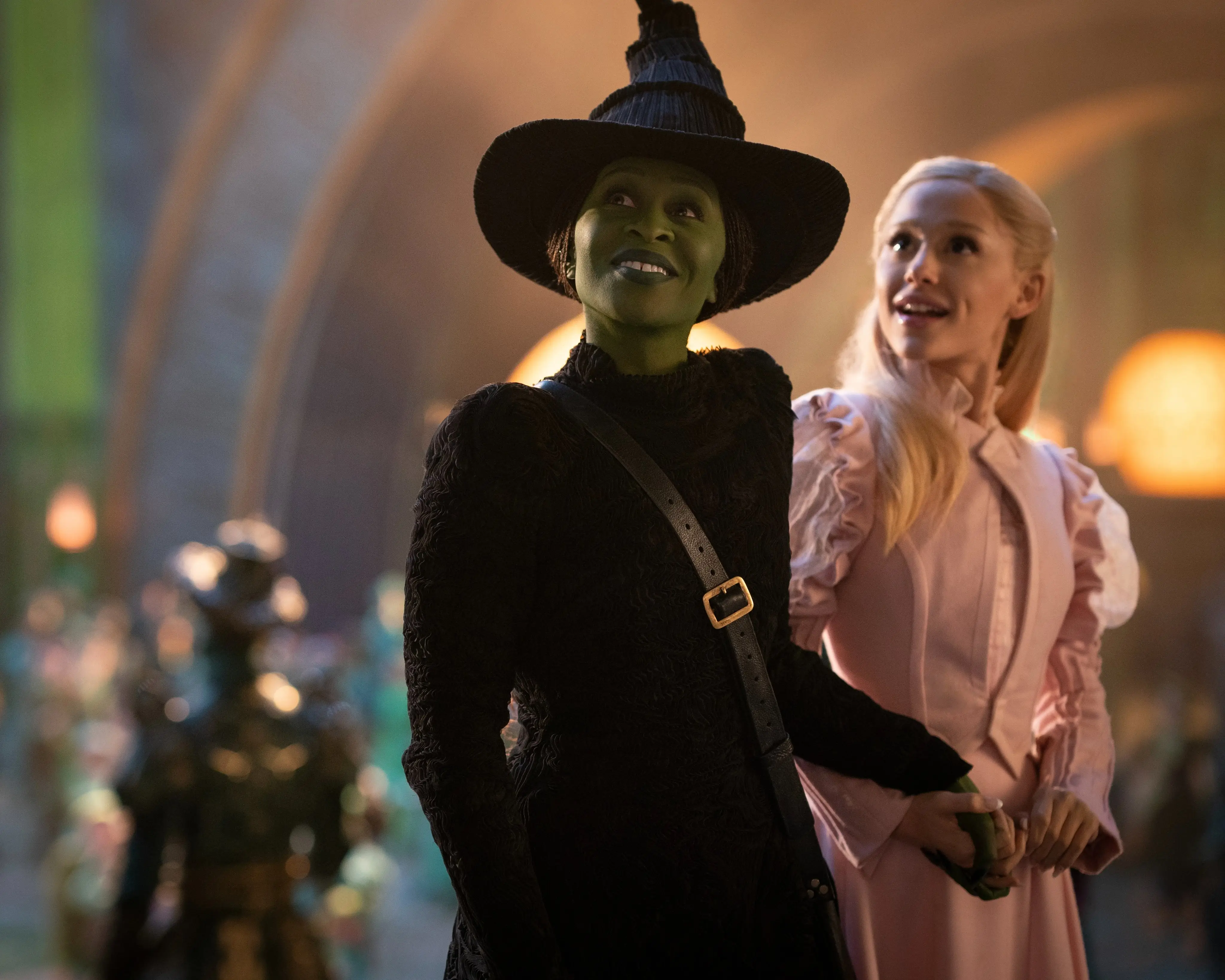 Foto: Cynthia Erivo sebagai Elphaba dan Ariana Grande sebagai Galinda (X.com/wickedmovie)