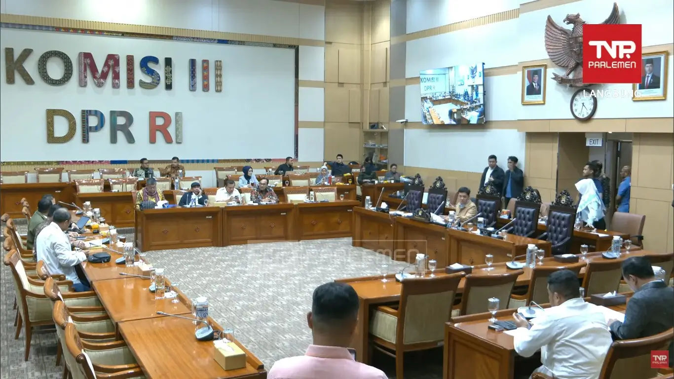 Rapat Kerja (Raker) Komisi III DPR RI di Gedung Parlemen Senayan, Jakarta pada Kamis (13/11/25). (Foto: Tangkapan layar YouTube/TVR Parlemen)