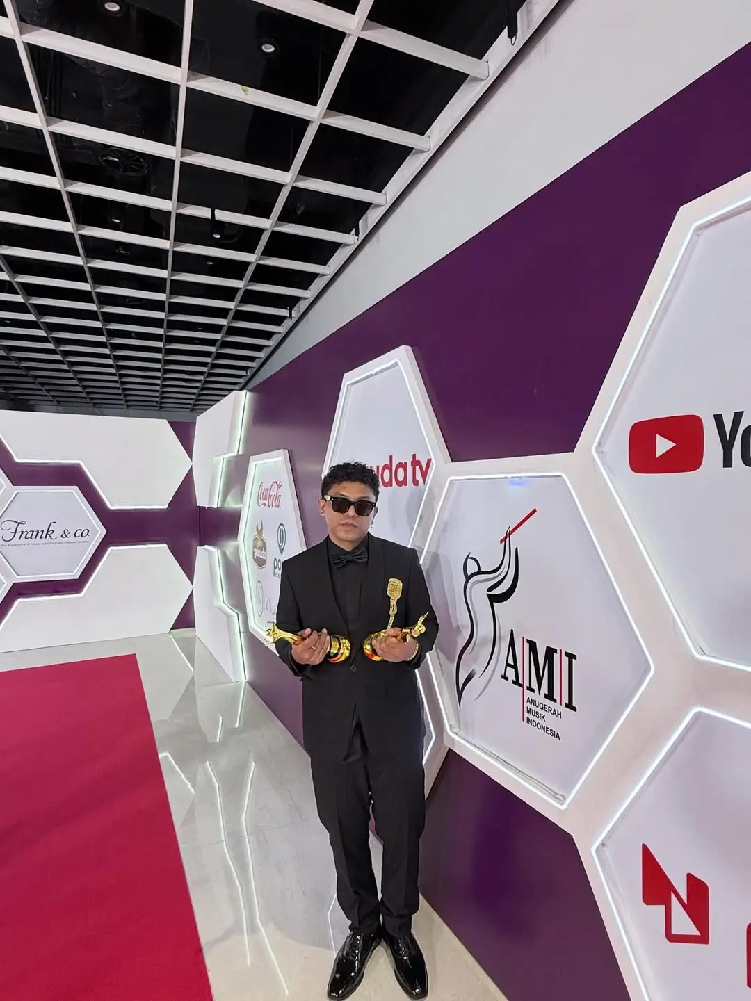 Mengubah Nasib Lewat Musik Kisah Siprianus Bhuka Pencipta Lagu Tabola Bale yang Menangkan 3 Piala AMI Awards 2025