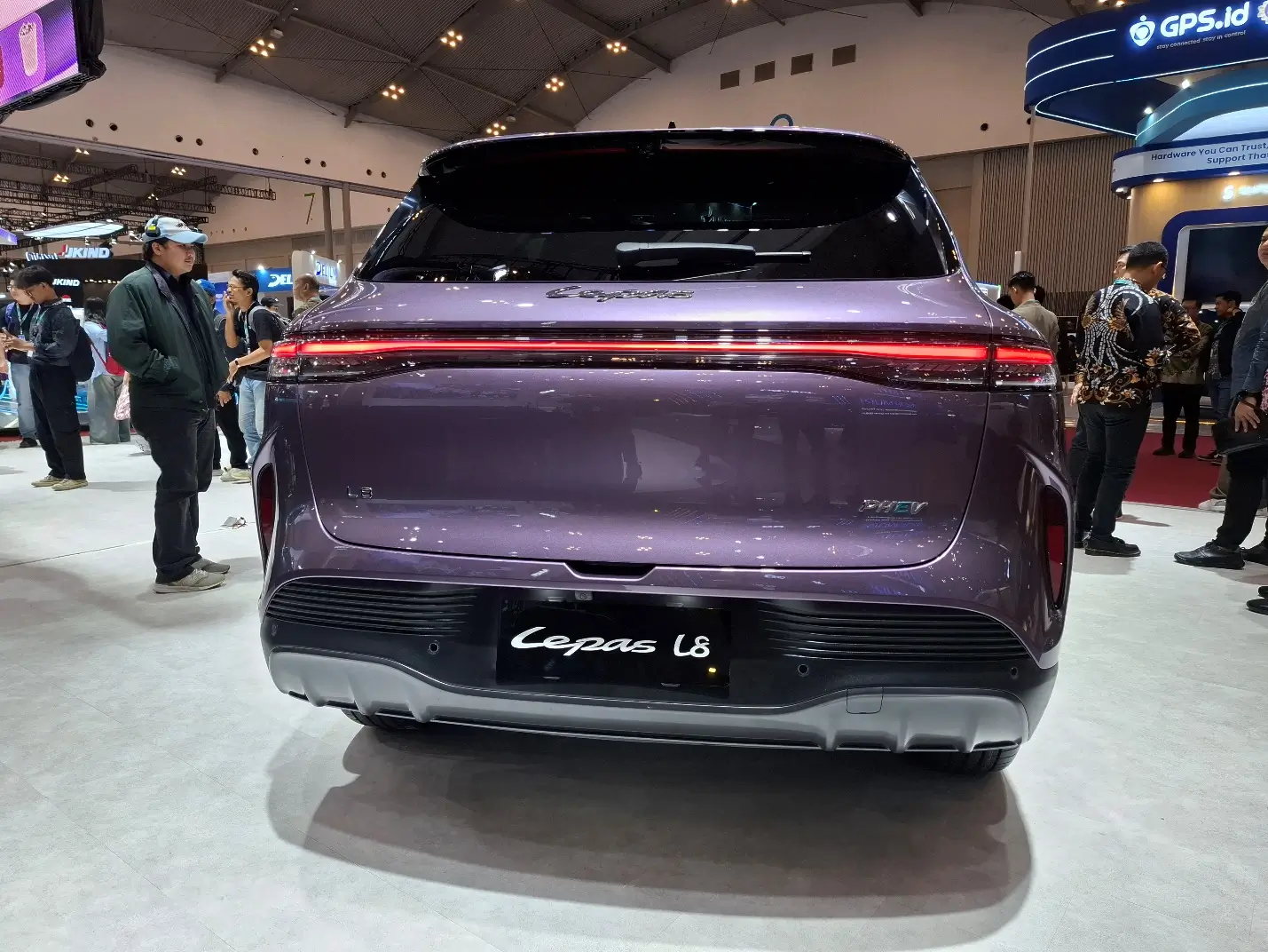 Lepas L8 Setir Kanan Dirilis di GJAW 2025 Harga Pre Booking Dibanderol Rp589 Juta