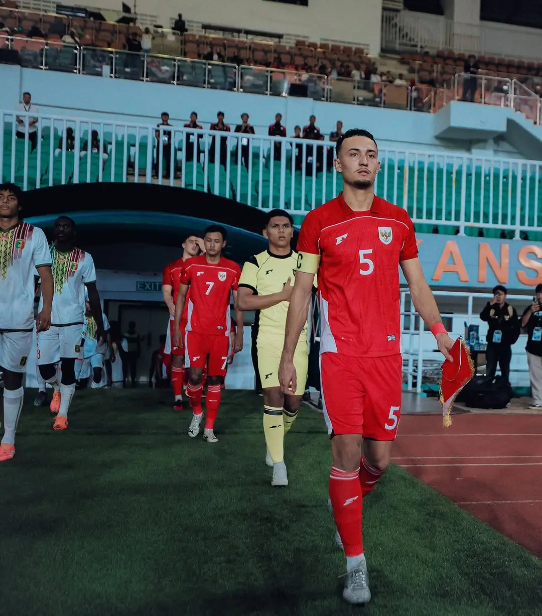 Gelandang Timnas Indonesia U-22, Ivar Jenner, menjelaskan situasi terbarunya di akhir pemusatan latihan bersama Tim Merah Putih. Foto Instagram Ivar Jenner.