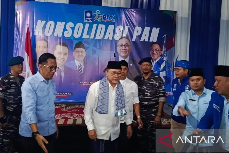 Ketua Umum Partai Amanat Nasional (PAN) Zulkifli Hasan saat melakukan konsolidasi partai di DPD PAN Jember, Rabu (05/11/25). (Foto: ANTARA/Zumrotun Solichah)