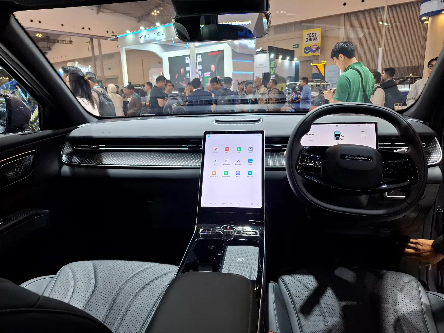 Lepas L8 Setir Kanan Dirilis di GJAW 2025 Harga Pre Booking Dibanderol Rp589 Juta