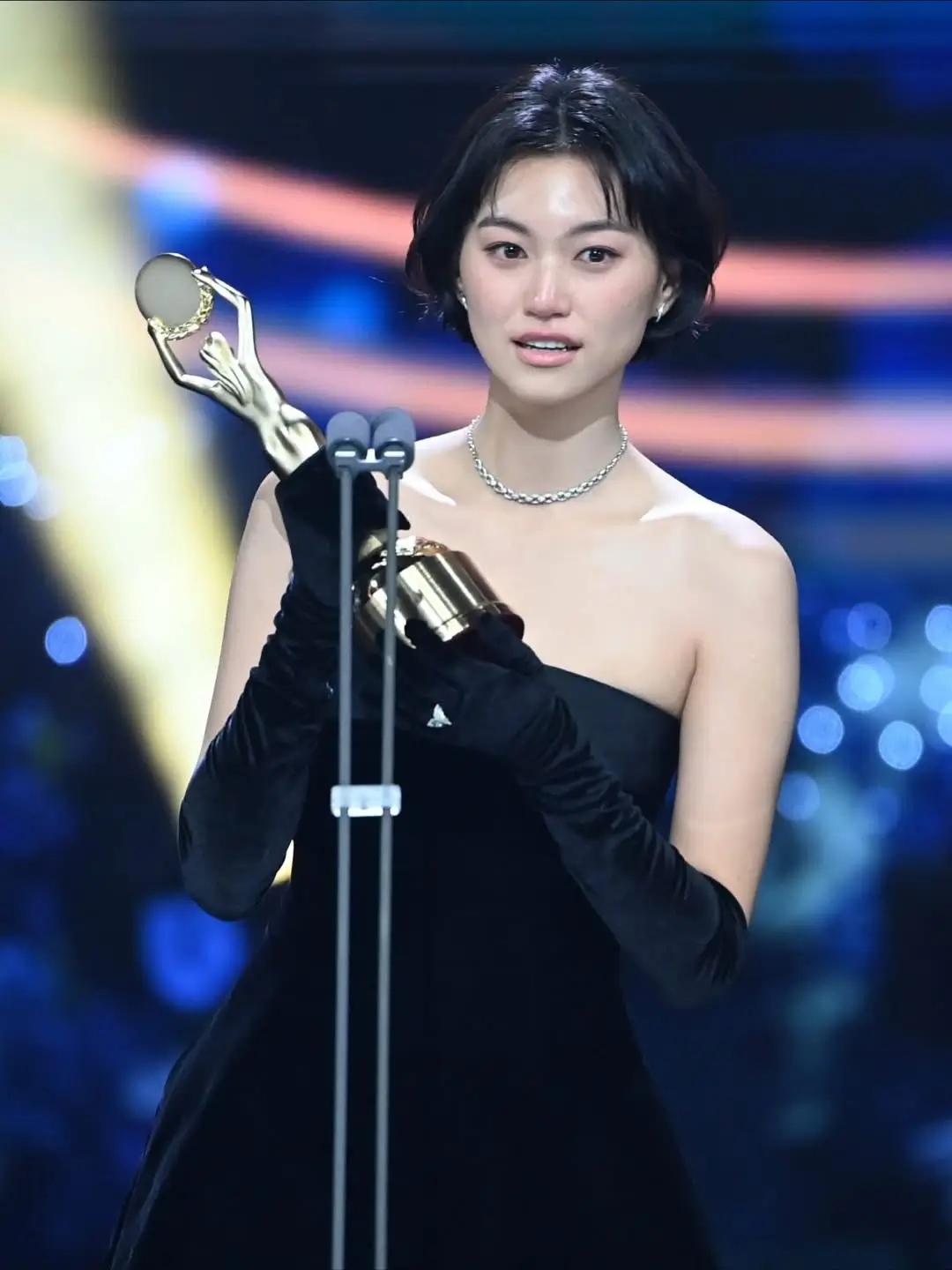 Perjalanan Karier Kim Do Yeon  dari I O I hingga Menangkan Blue Dragon Film Awards 2025 sebagai Aktris Pendatang Baru