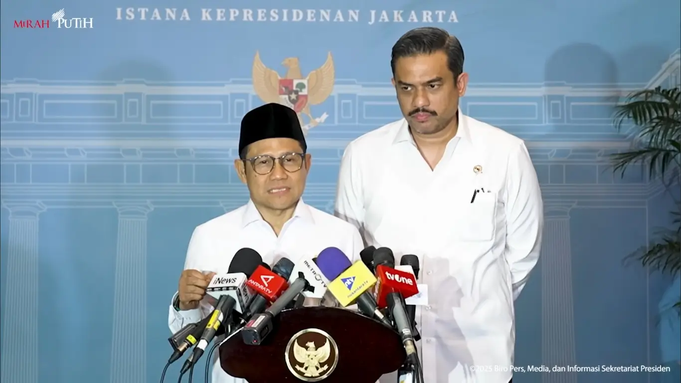 Menko PM, Muhaimin Iskandar (kiri) bersama Menteri UMKM, Maman Abdurrahman (kanan) ketika memberikan keterangan pers usai menghadiri rapat terbatas di Istana Kepresidenan, Jakarta, Selasa (05/11/25). (Foto: Tangkapan layar Youtube/Sekretariat Presiden)