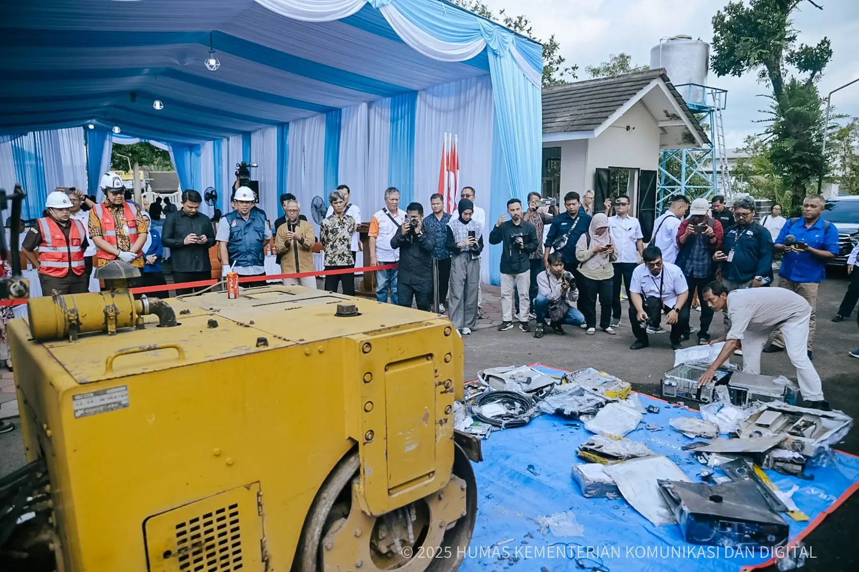 Foto: Pemusnahan Perangkat Ilegal oleh Kemkomdigi (dok. Humas Kementerian Komunikasi dan Digital)