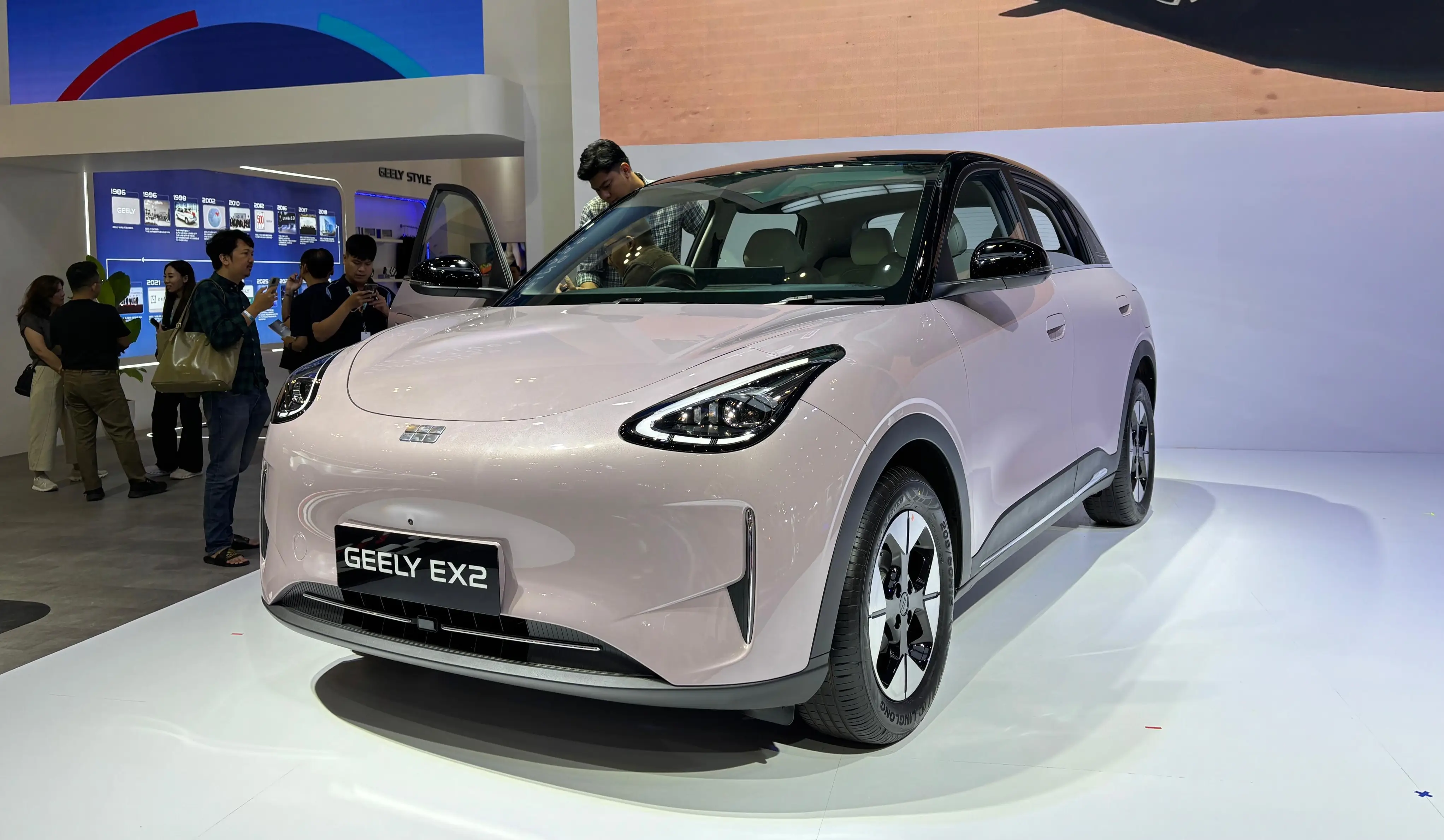 Geely EX2 di GJAW 2025. (Foto: ThePhrase.id/Rahma K)