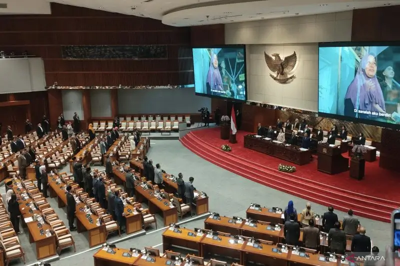 Ketua DPR RI Puan Maharani memimpin rapat paripurna di kompleks parlemen, Jakarta, Selasa (18/11/2025). (Foto: ANTARA/Bagus Ahmad Rizaldi)