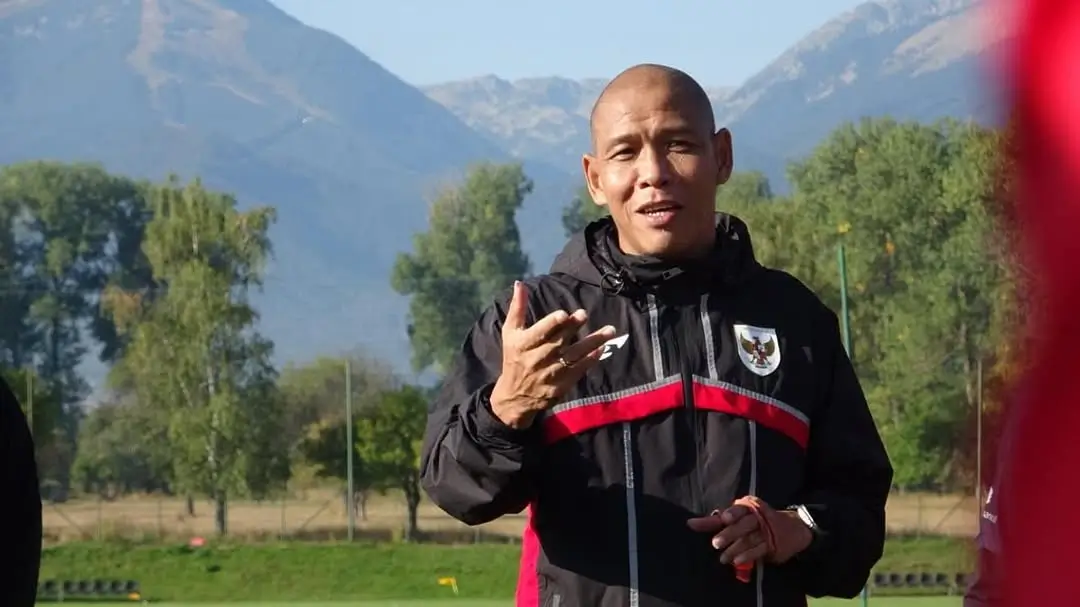 Pelatih Timnas Indonesia U-17, Nova Arianto, memberikan pesan penting kepada para pemain muda asuhannya menjelang kiprah Piala Dunia U-17 2025 di Qatar. Foto Instagram Nova Arianto.