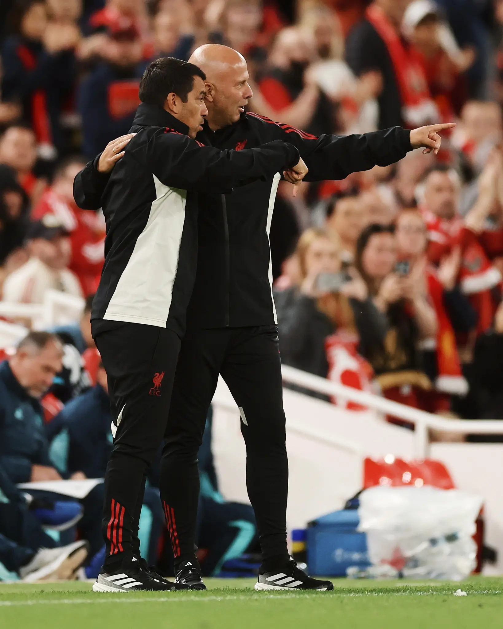 Laporan Football Insider menyebut Giovanni van Bronckhorst masuk daftar kandidat pelatih Timnas Indonesia. (Foto: Instagram Giovanni van Bronckhorst)