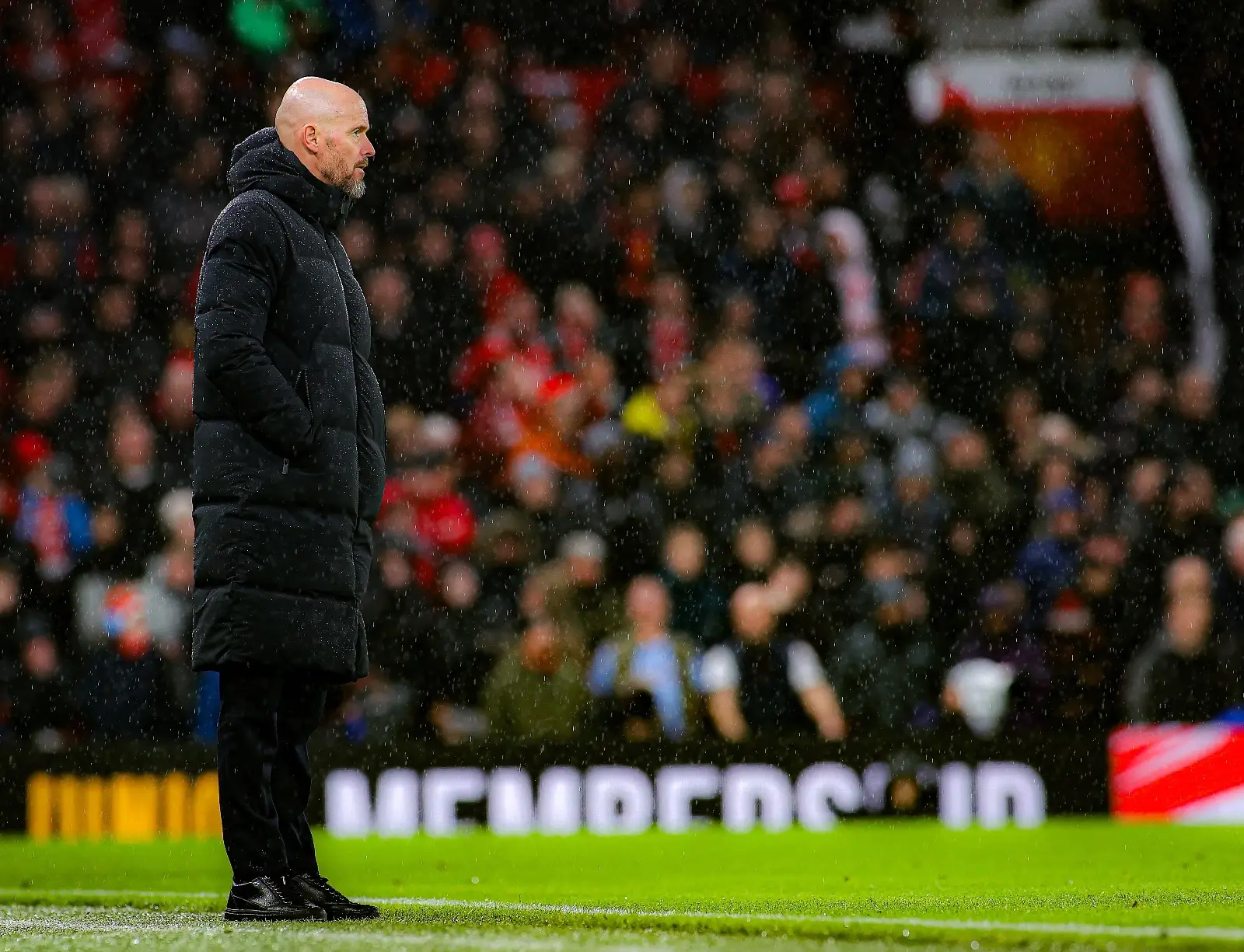 Manajer MU, Erik ten Hag, hanya bisa tertegun melihat kekalahan timnya dari AFC Bournemouth 0-3 dalam lanjutan Premier League, Sabtu malam (Foto: Man United)