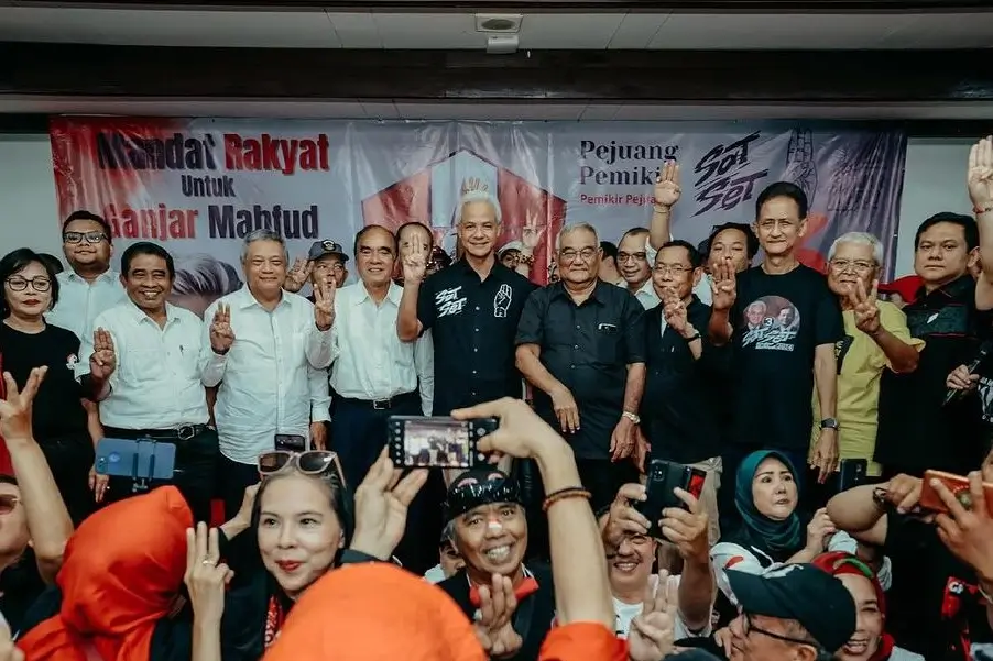Capres nomor urut 3 Ganjar Pranowo (tengah). (Foto: Instagram/ganjar_pranowo)
