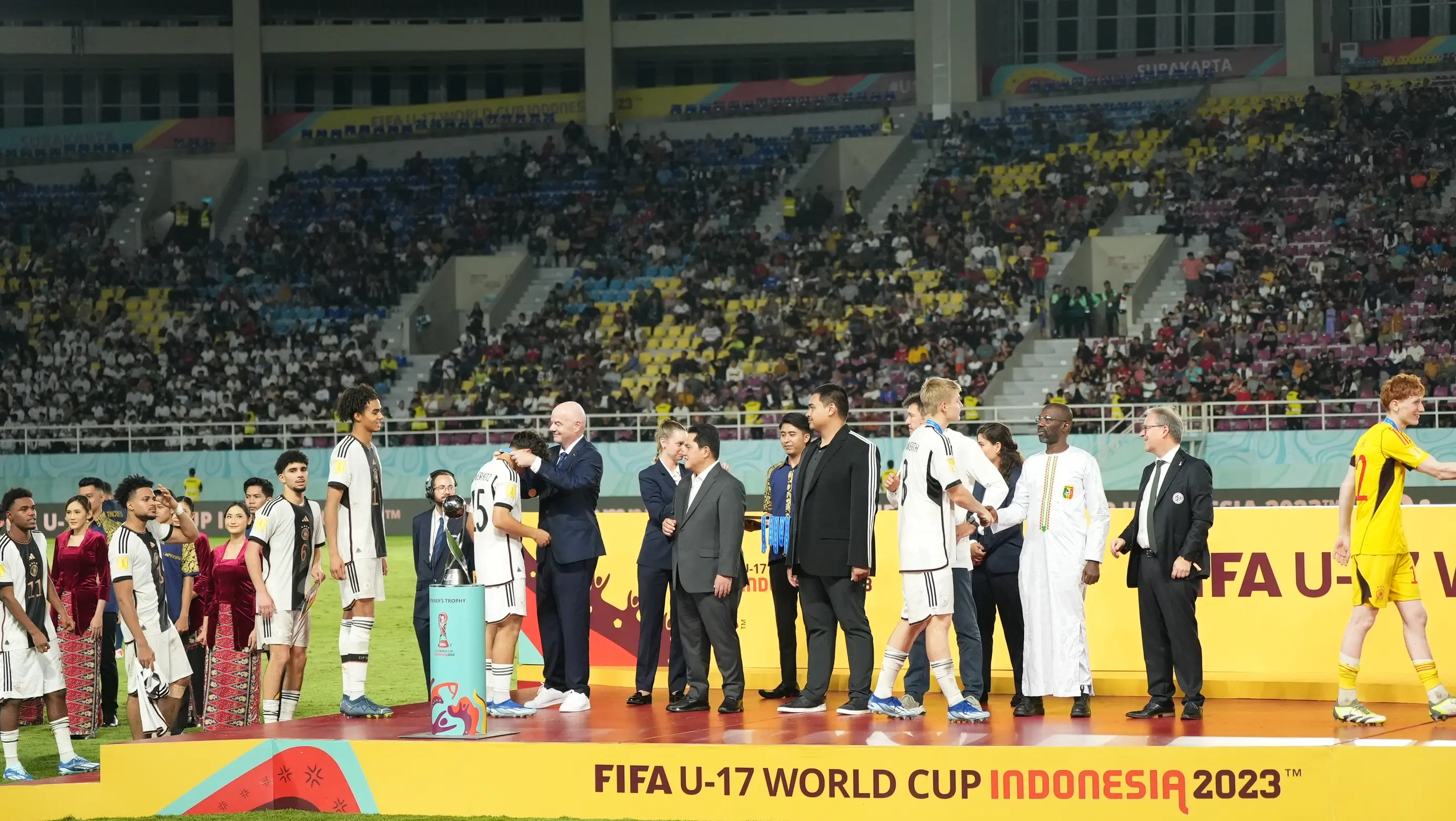 Piala Dunia U 17 2023  Paris Brunner Pemain Terbaik  Agustin Ruberto Top Skor