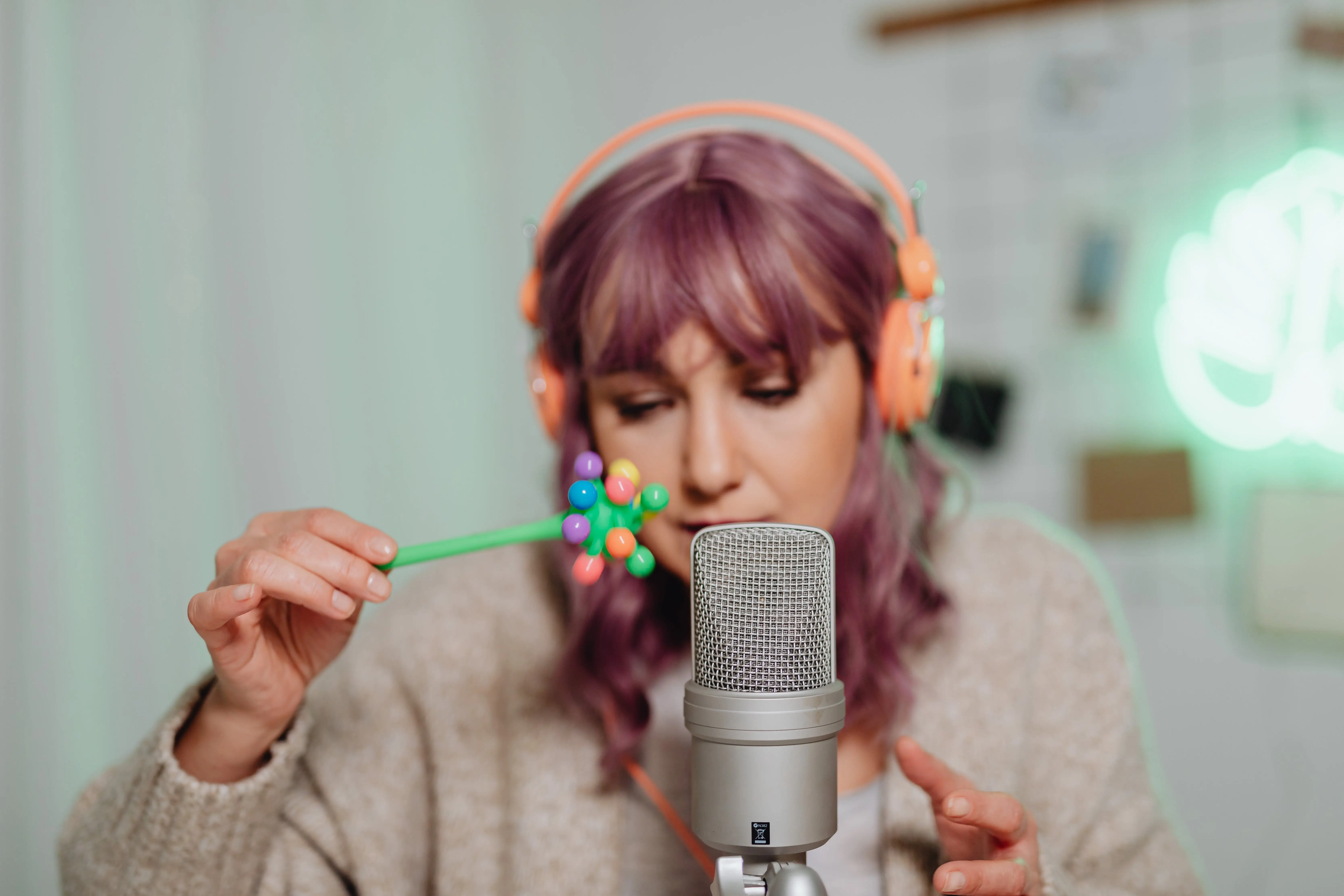 Ilustrasi konten video ASMR. (Foto: pexels/Karolina Grabowska)